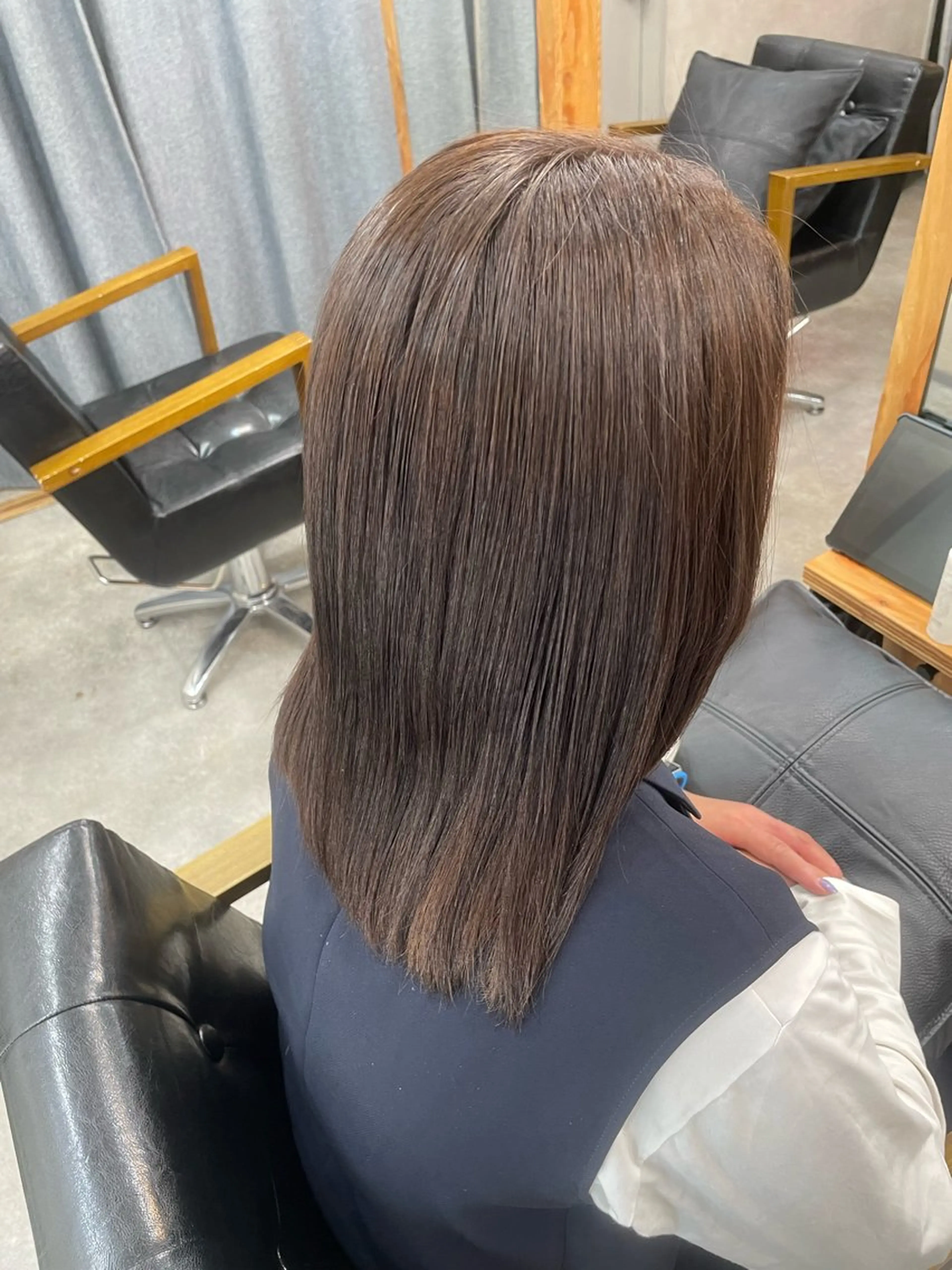 ミディアム カラー 荒川 桃花のヘアスタイル