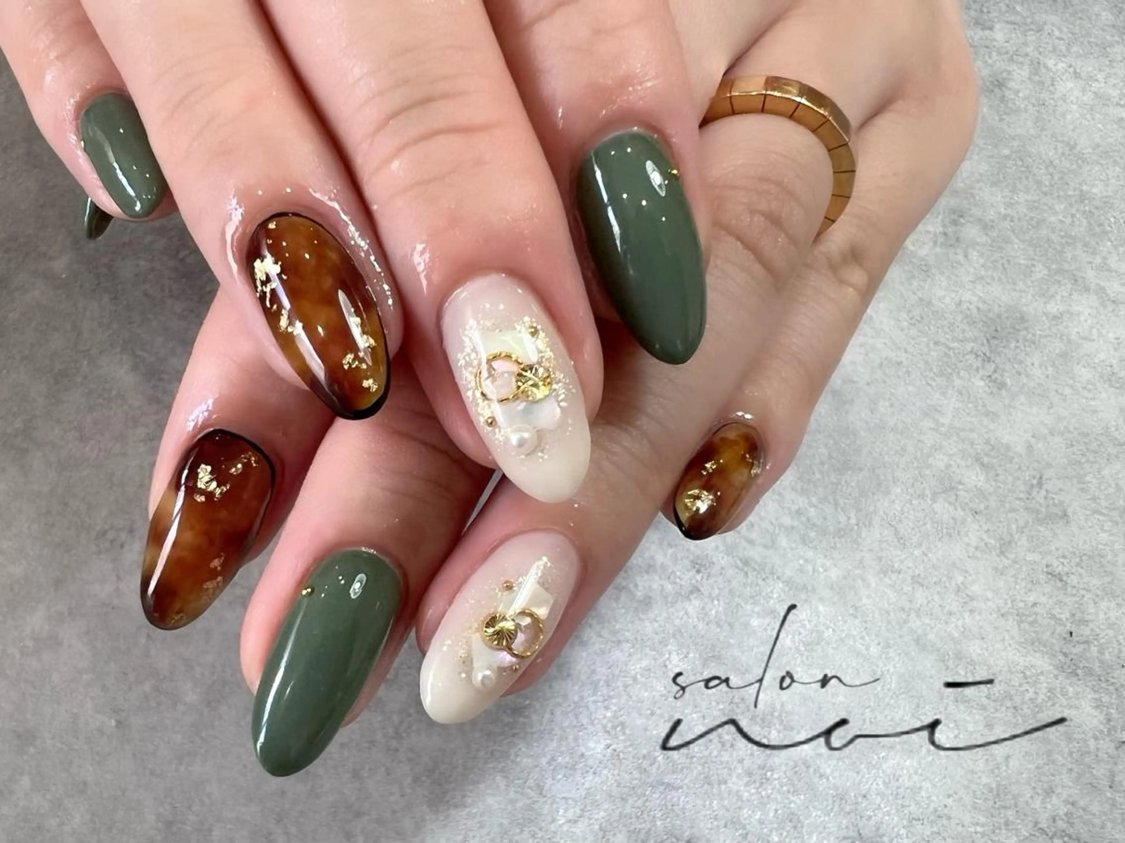 ネイル べっ甲ネイル ハンドネイル salon noiのネイルデザイン