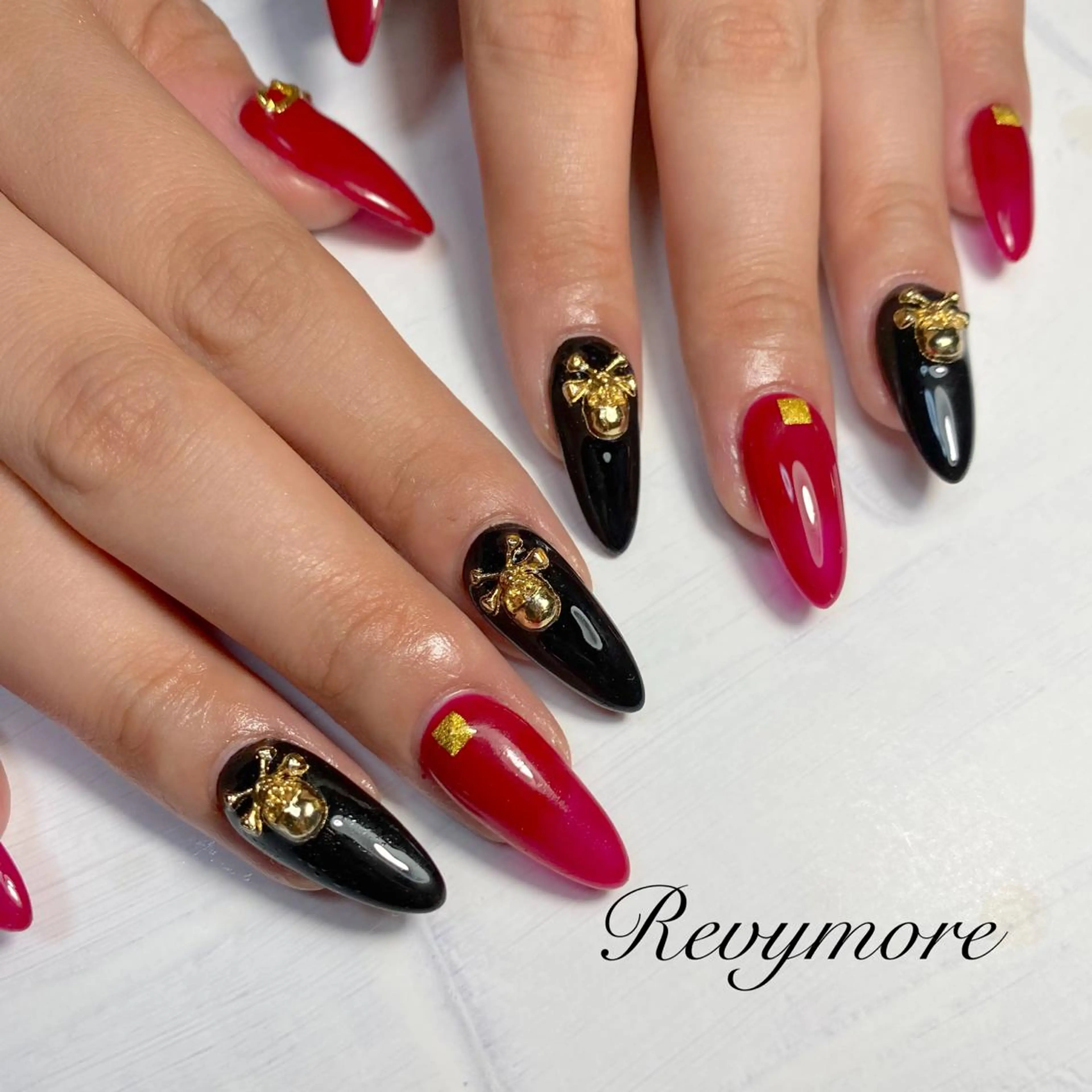 ミディアム ネイル 韓国風ヘア ジェルネイル キラキラネイル 韓国ネイル ニュアンスネイル nail salon Revymoreのネイルデザイン