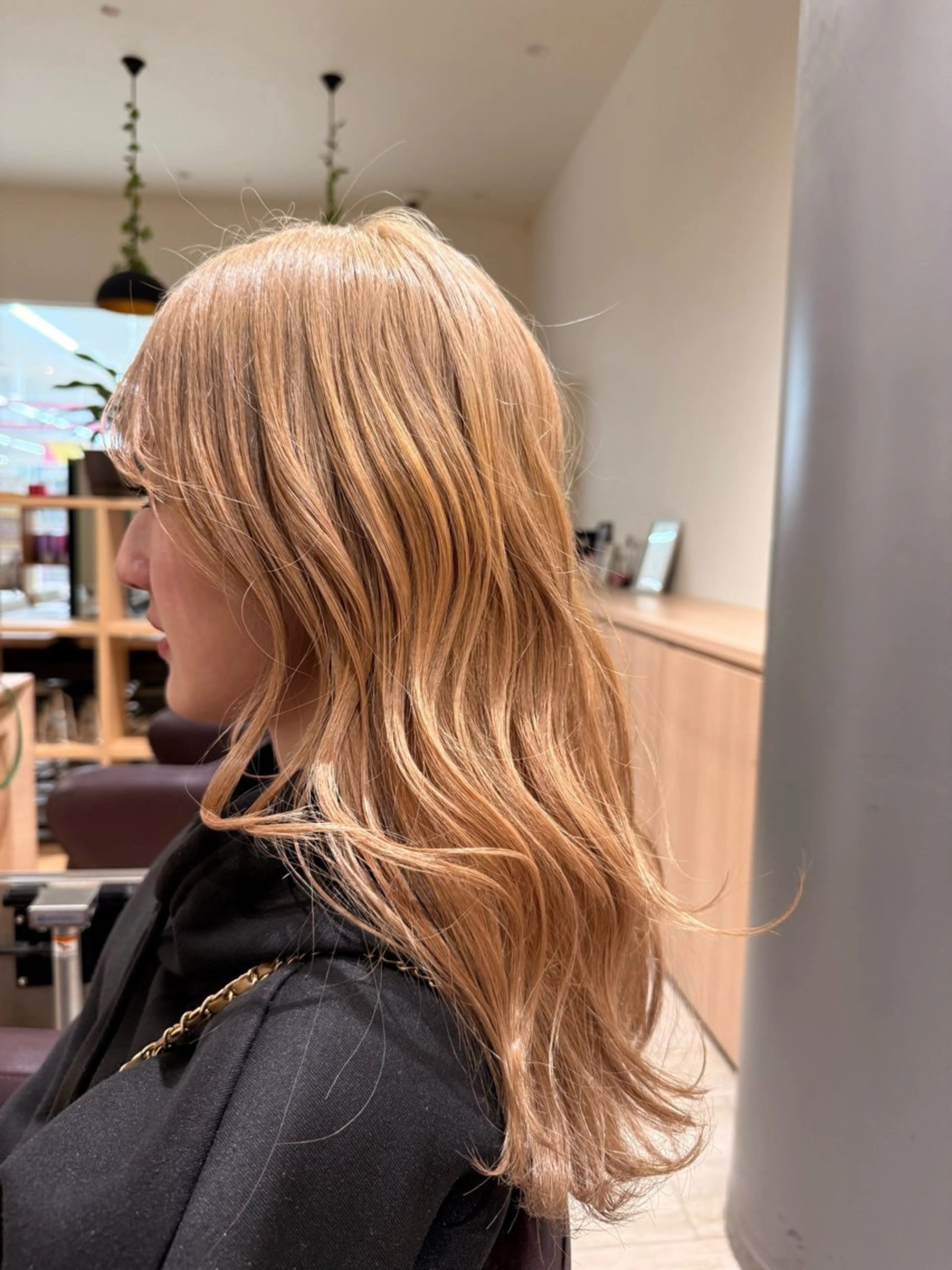 ロング カラー ベージュカラー 透明感カラー ミルクティーベージュ デート ロング 似合わせショート 鈴木豊のヘアスタイル