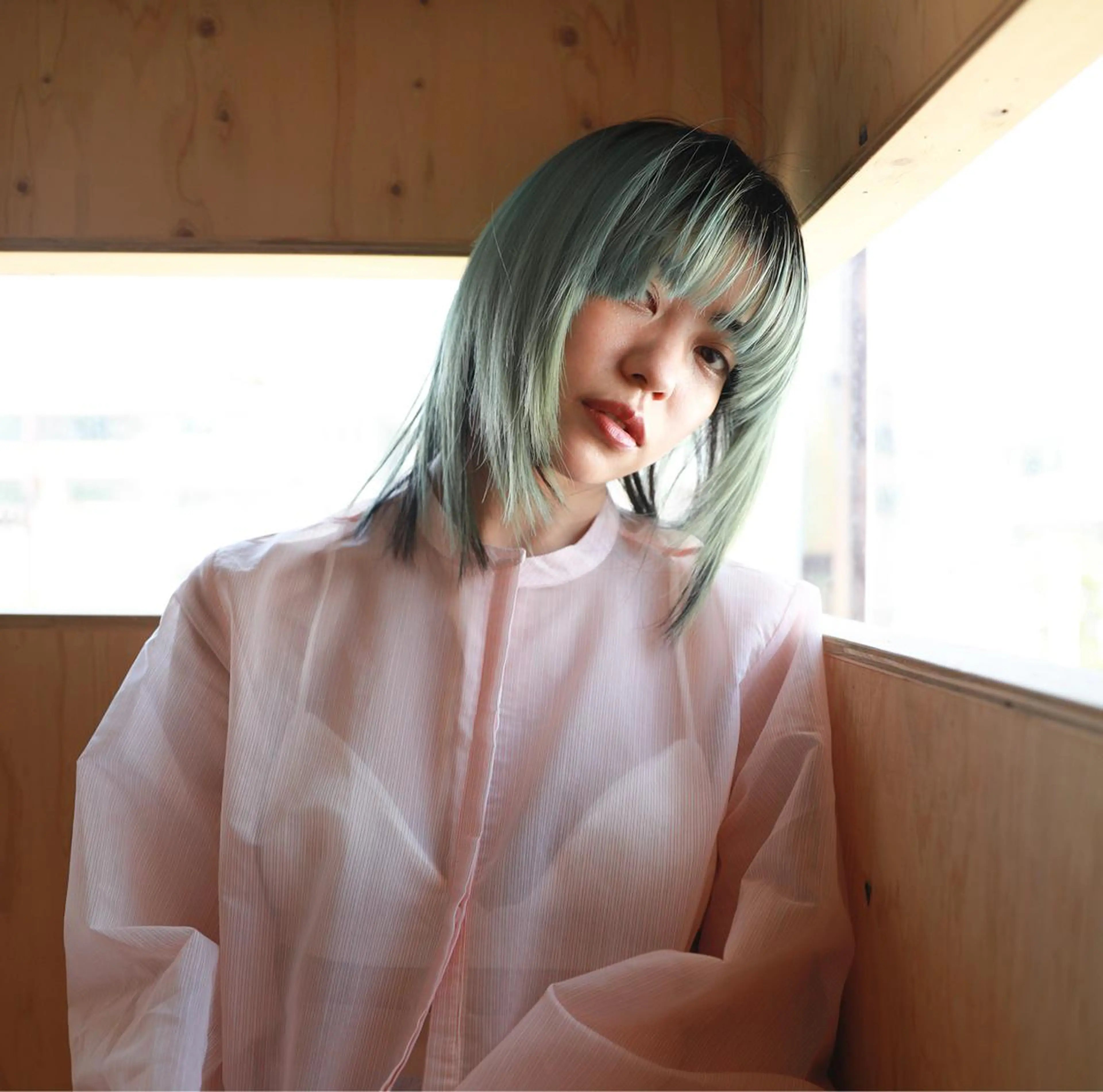 セミロング カラー ブリーチカラーが人気 onnuのヘアスタイル