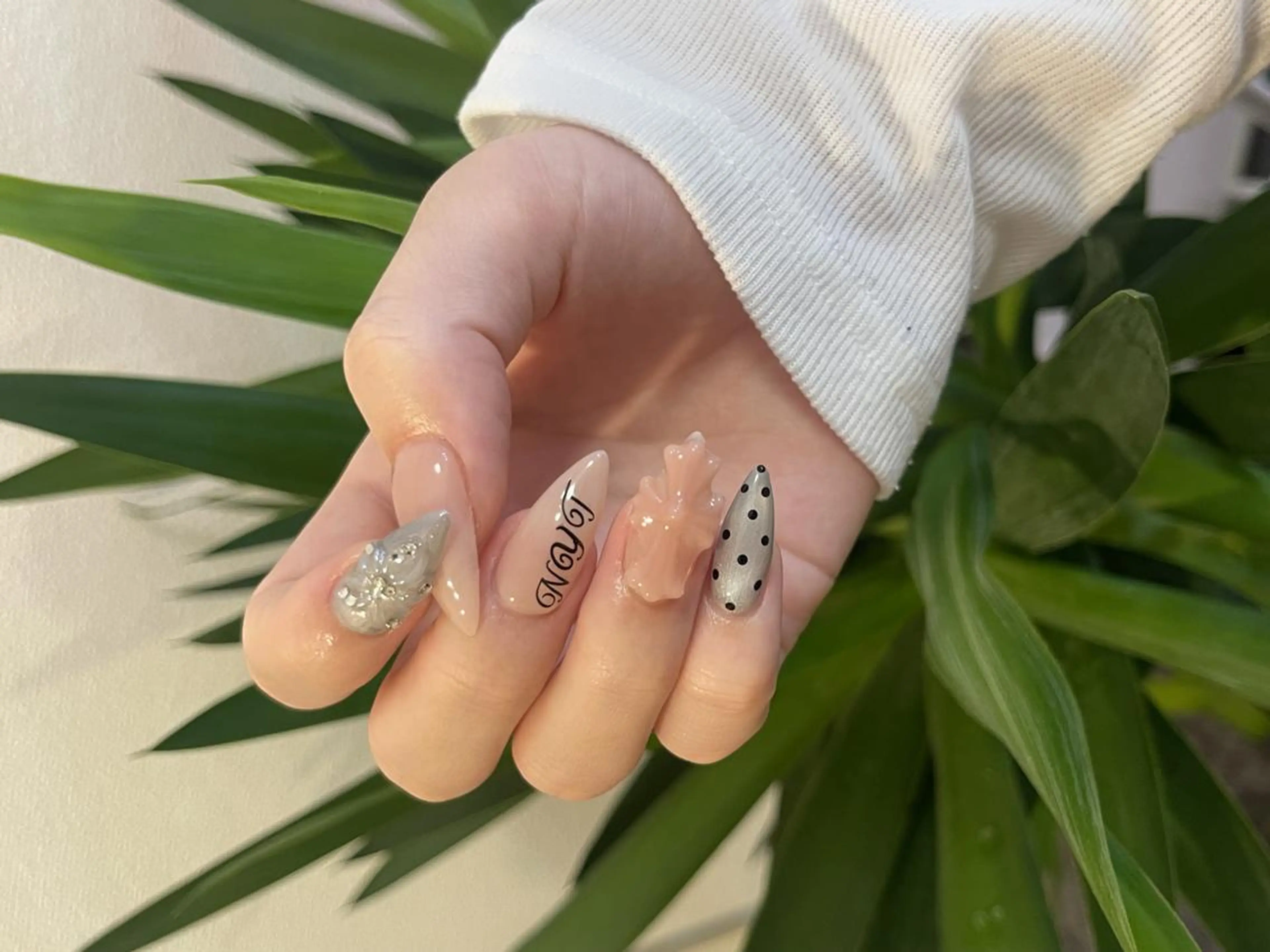 ネイル アニマル柄 オーロラネイル チークネイル フラッシュネイル ジェルネイル ハンドネイル NaMi Belle Nailのネイルデザイン