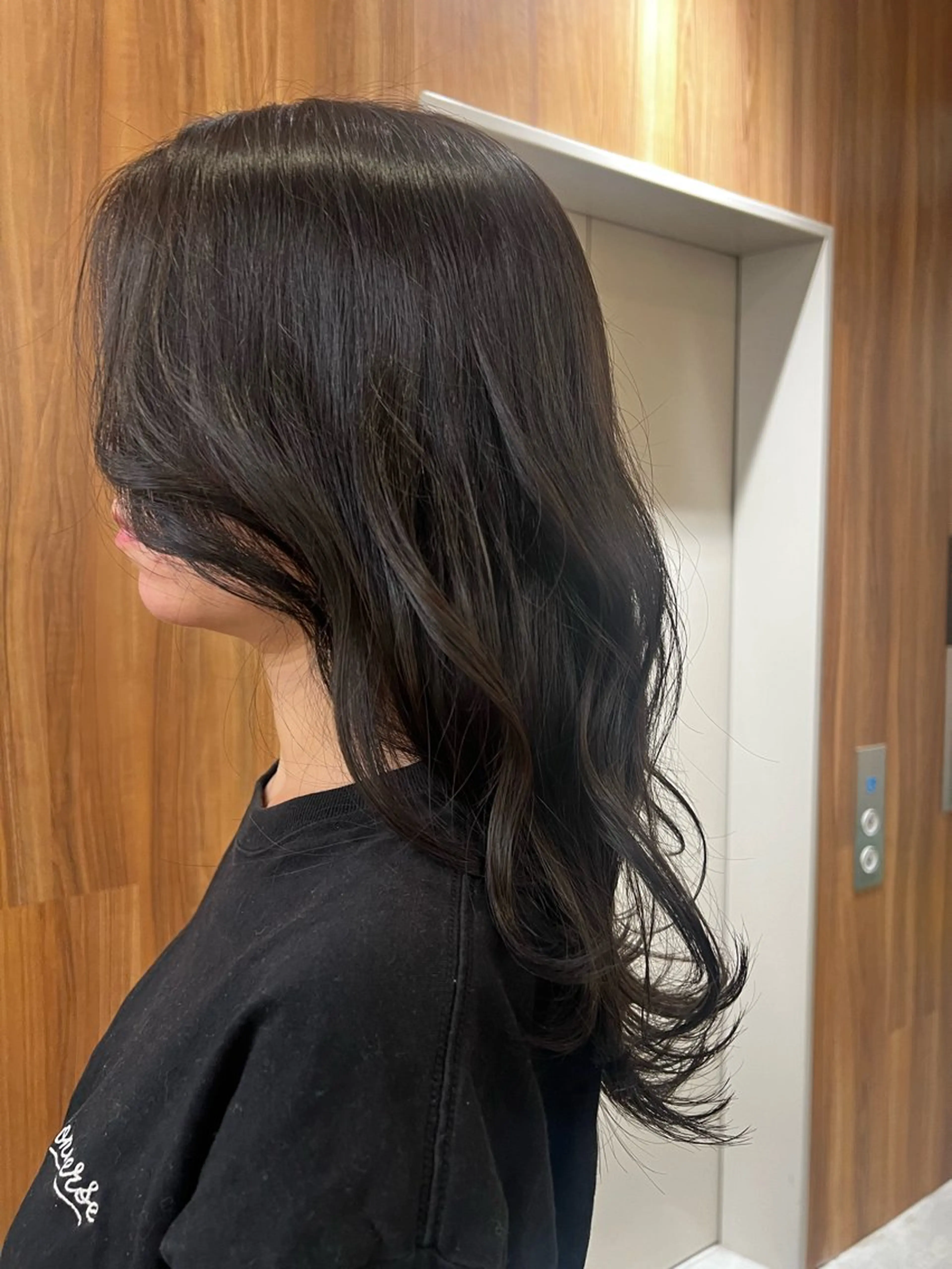 セミロング カラー コバヤシ ユメのヘアスタイル