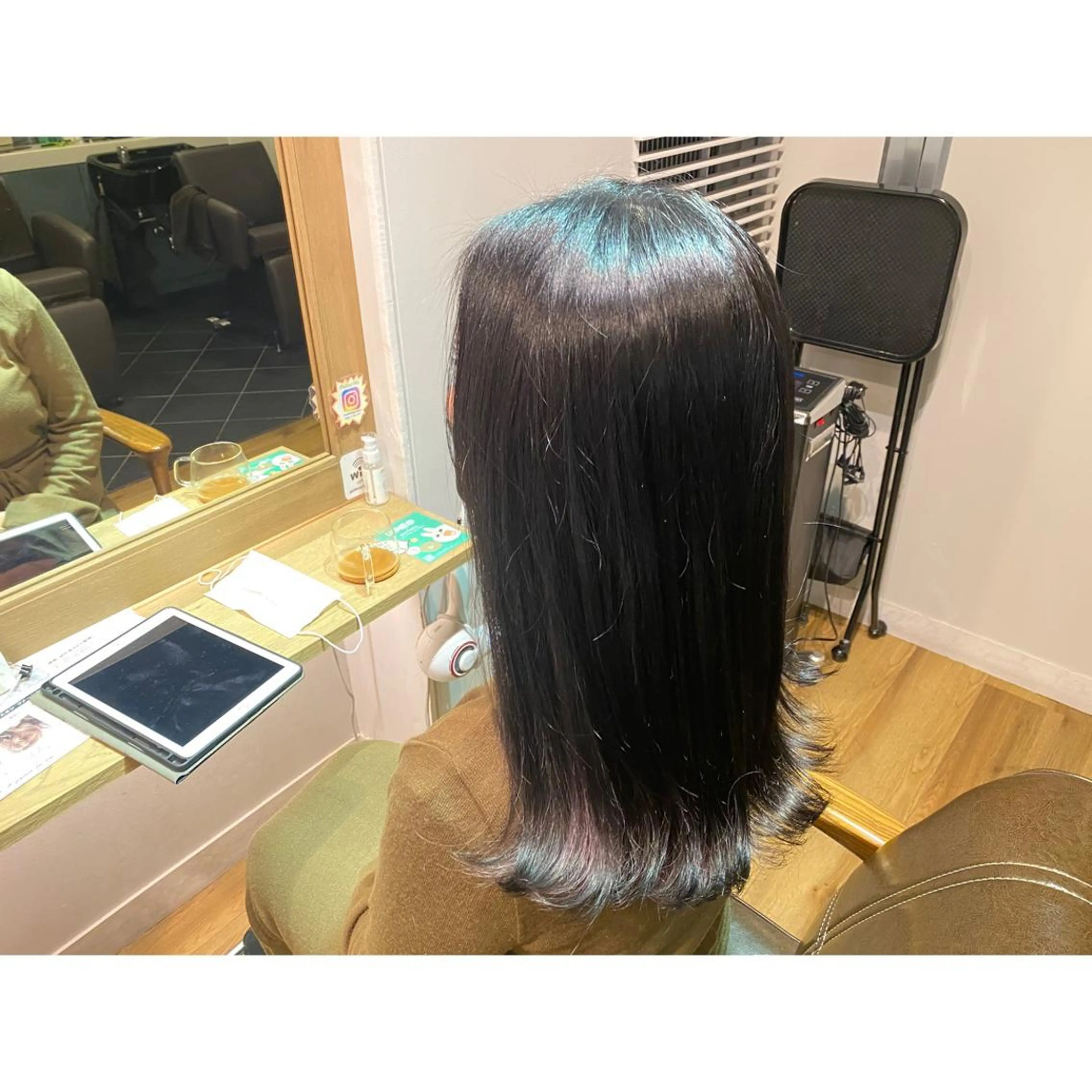 ロング カラー 黒髪 ブルーカラー ブルーブラック パープルカラー ヘアカラー トリートメント ツキダテ ユイのヘアスタイル