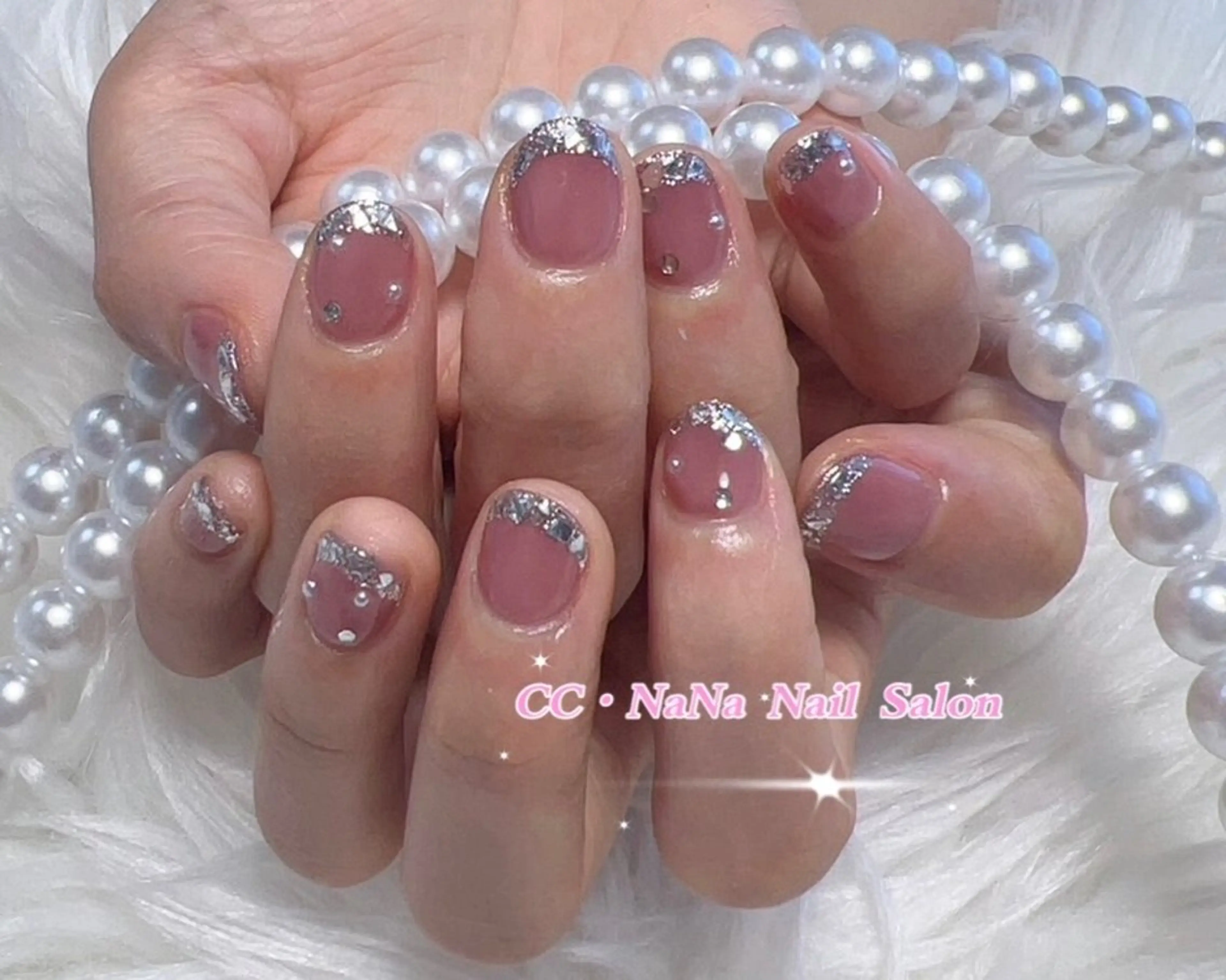 ネイル チークネイル フラッシュネイル ハート キラキラネイル 韓国ネイル ハンドネイル CC  NaNa ワンホンネイル🌙Nのネイルデザイン