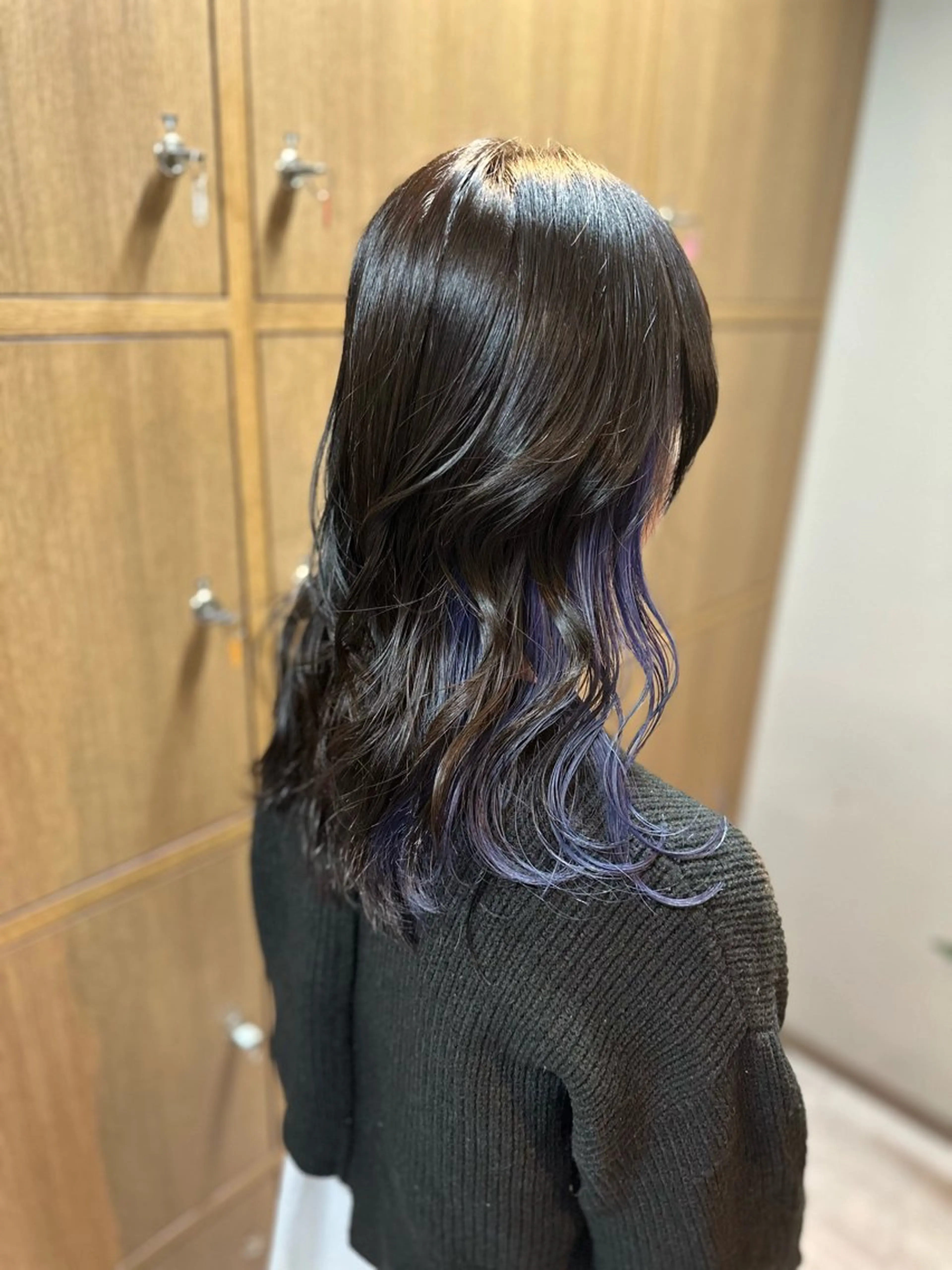 セミロング カラー インナーカラー arika オケシ　リョウダイのヘアスタイル