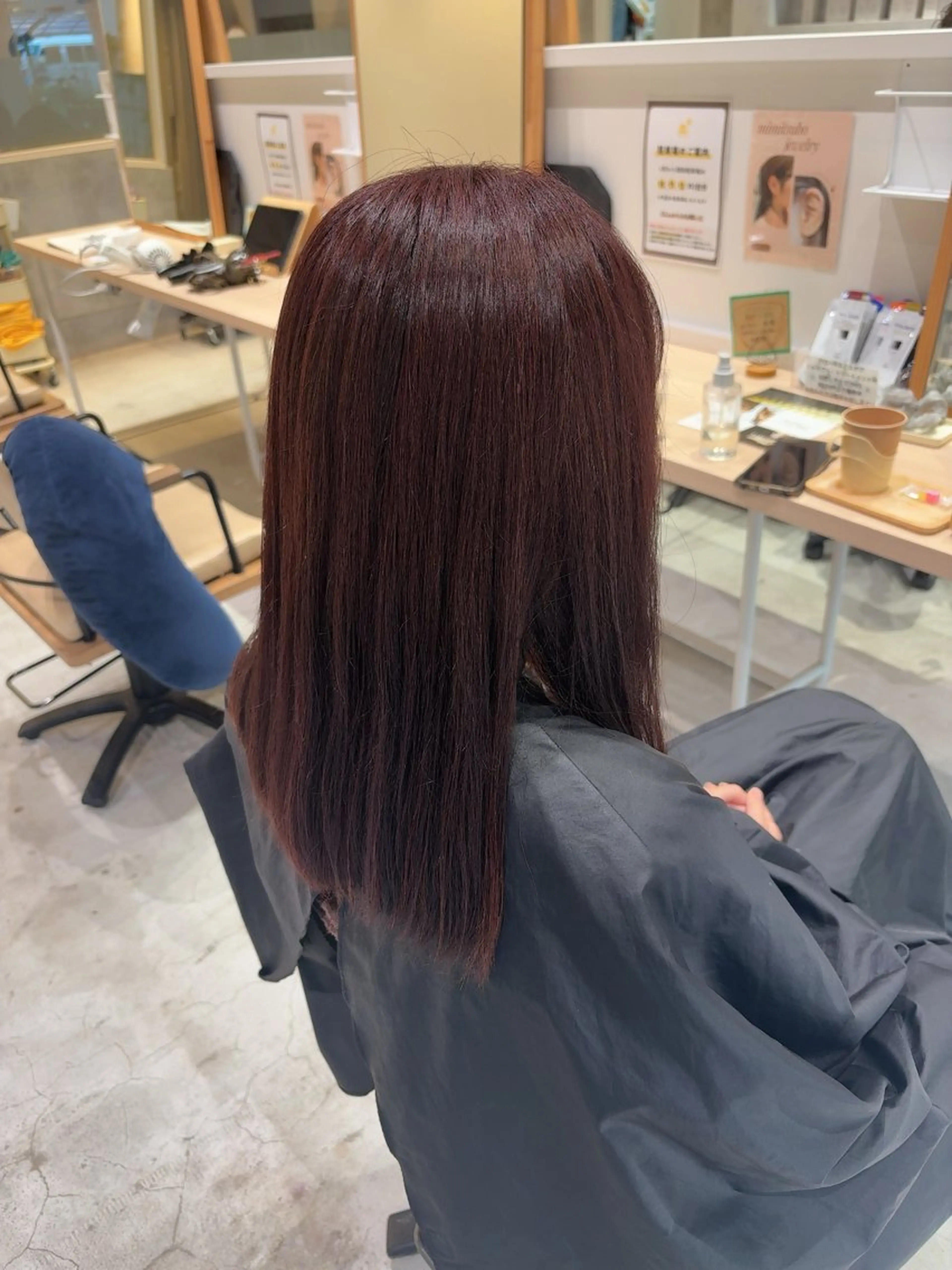 ミディアム カラー ブリーチ ブラウンカラー ブリーチなしカラー レッドカラー 吉田 絵梨奈のヘアスタイル