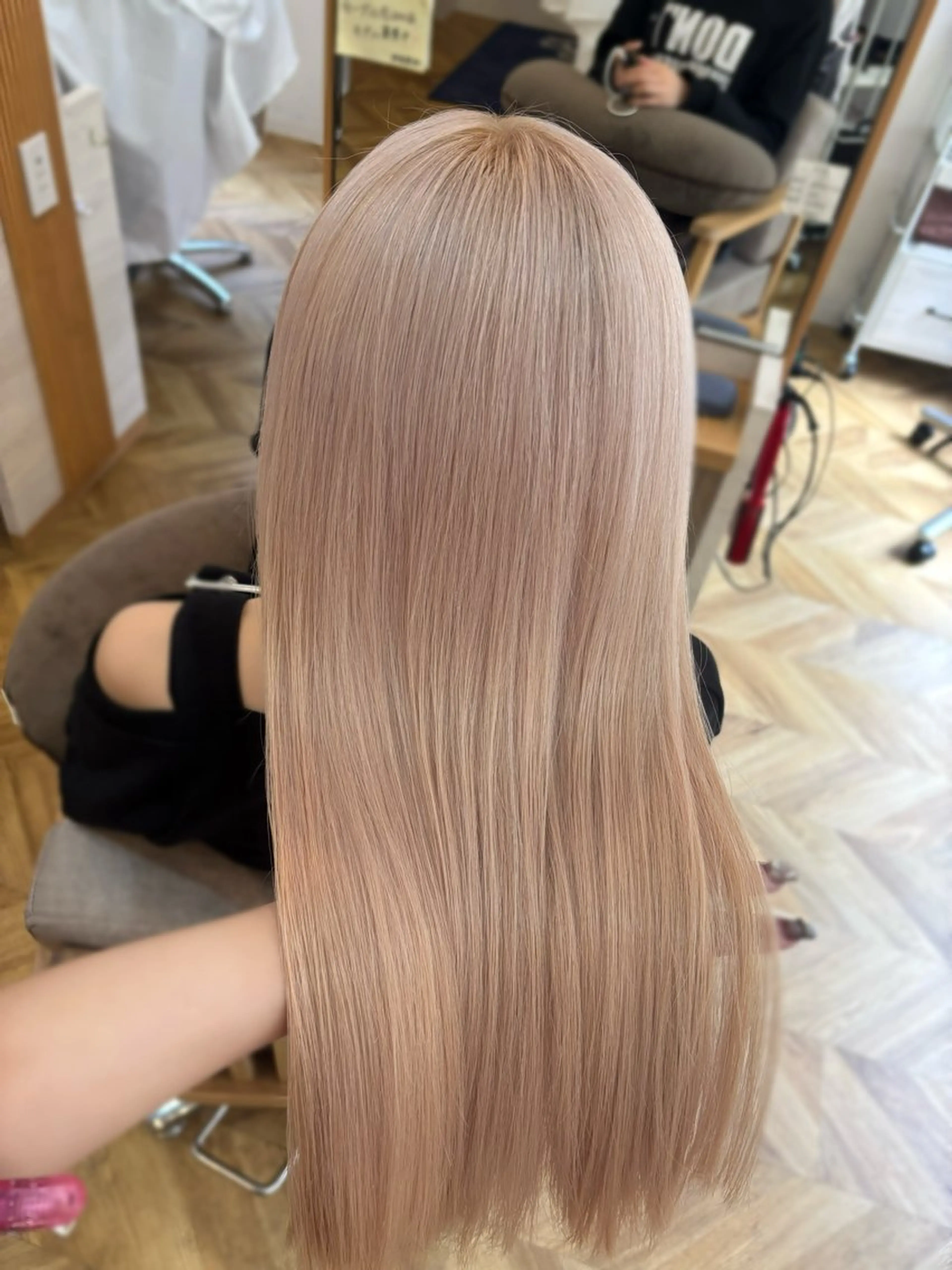 ロング カラー ベージュカラー ブリーチ ケアブリーチ ダブルカラー ハイトーンカラー ヘアカラー 肌に馴染むハイトーン /ミルクティーカラーのヘアスタイル