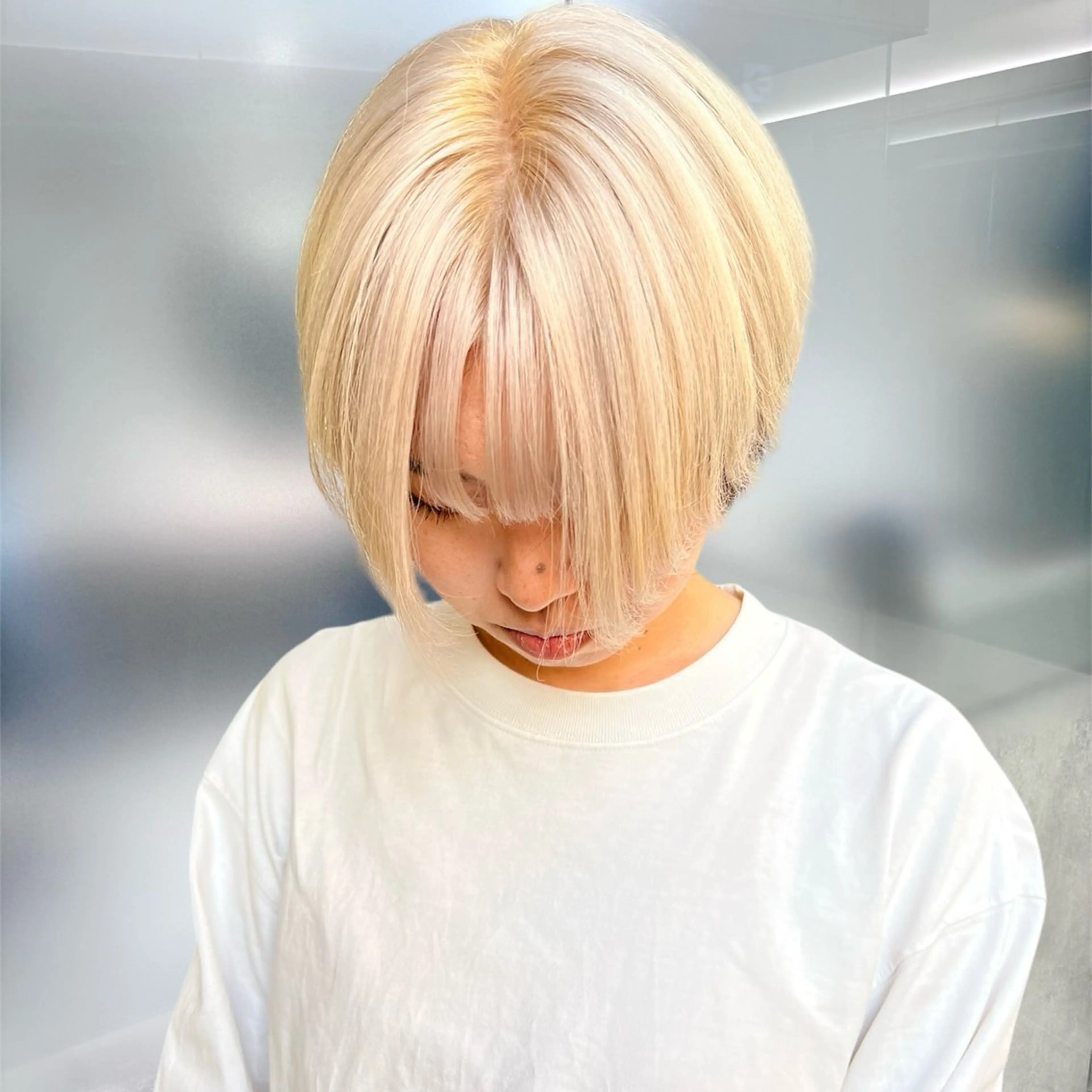 ショート カラー ブリーチ 抜きっぱなしブロンド ケアブリーチ ハイトーンカラー 髪質改善 カット ヘアカラー トリートメント MiU所属・癖毛救済✂️ボブ /髪質改善ストレートのヘアスタイル