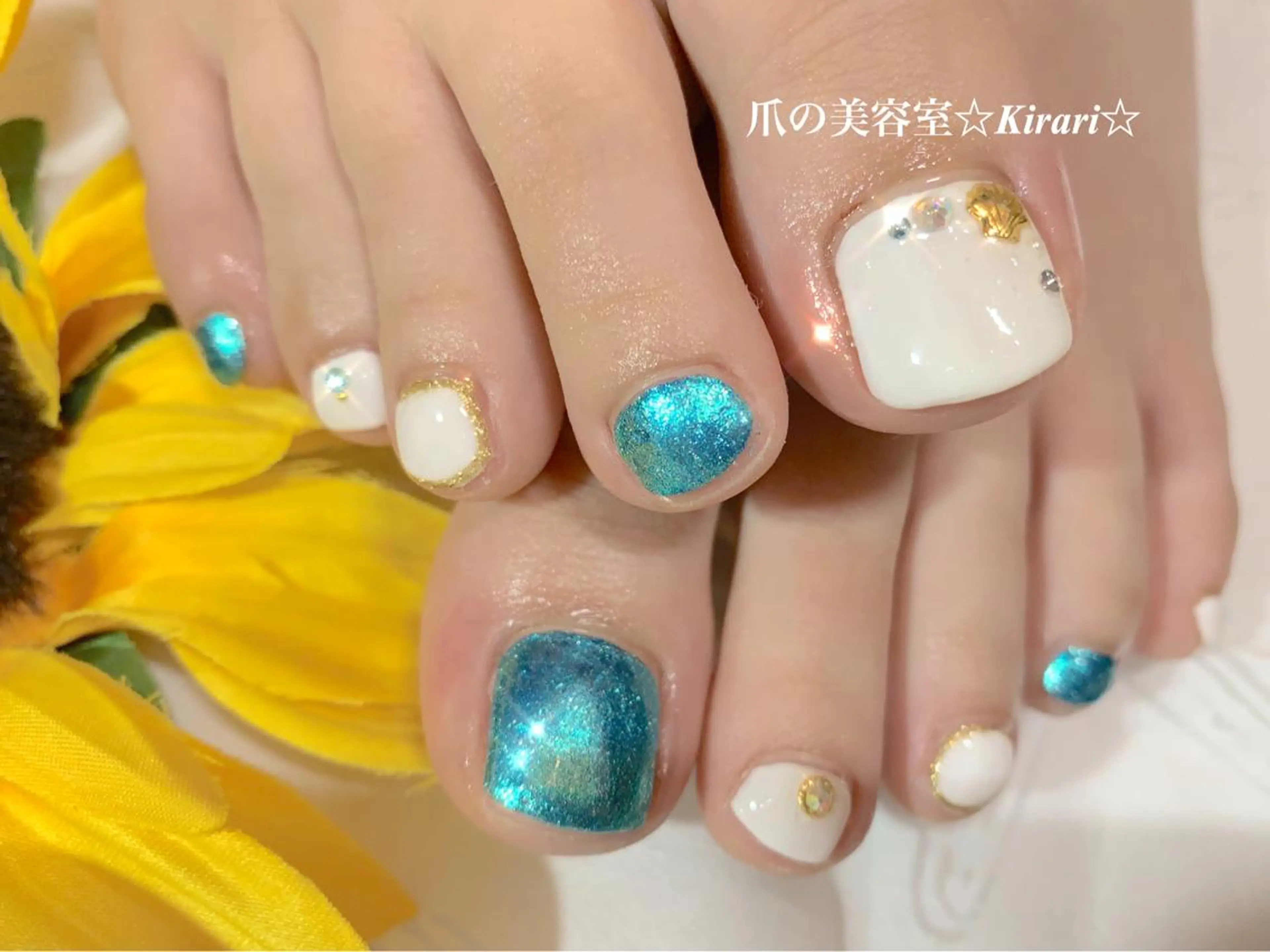 女子力up✨フット  デザインネイルフットネイルアート4本込みの写真