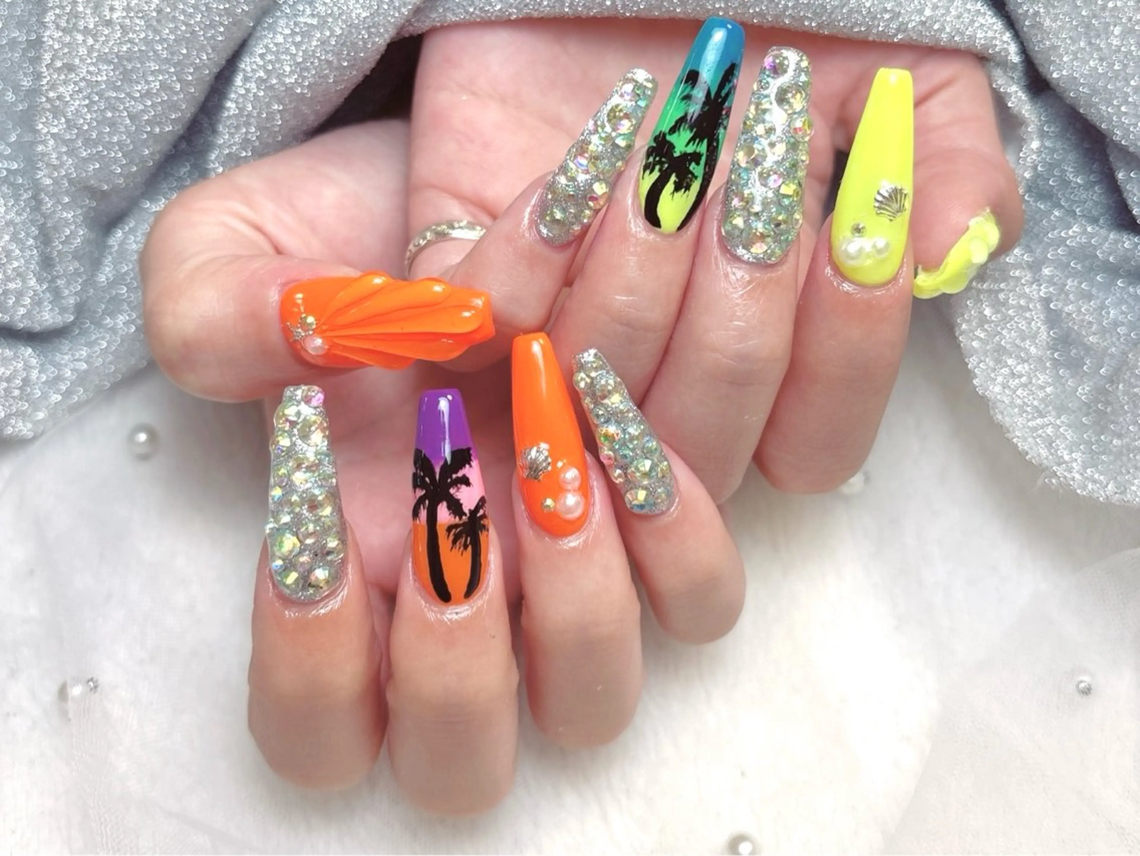 ネイル アートネイル ハンドネイル ハンドケア R1🎀Nail💕 池袋東口店のネイルデザイン