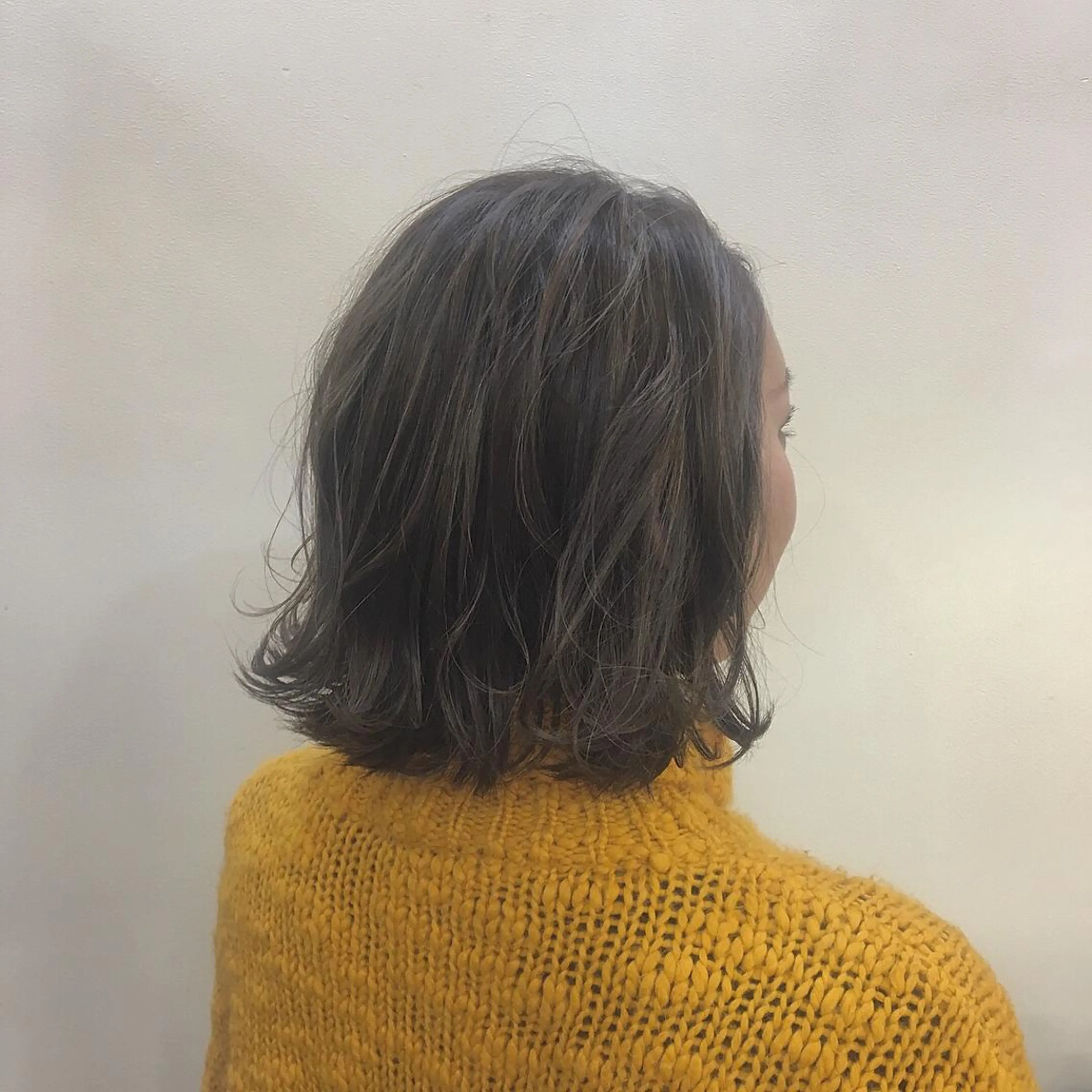 ミディアム カラー カトウ ユウカのヘアスタイル