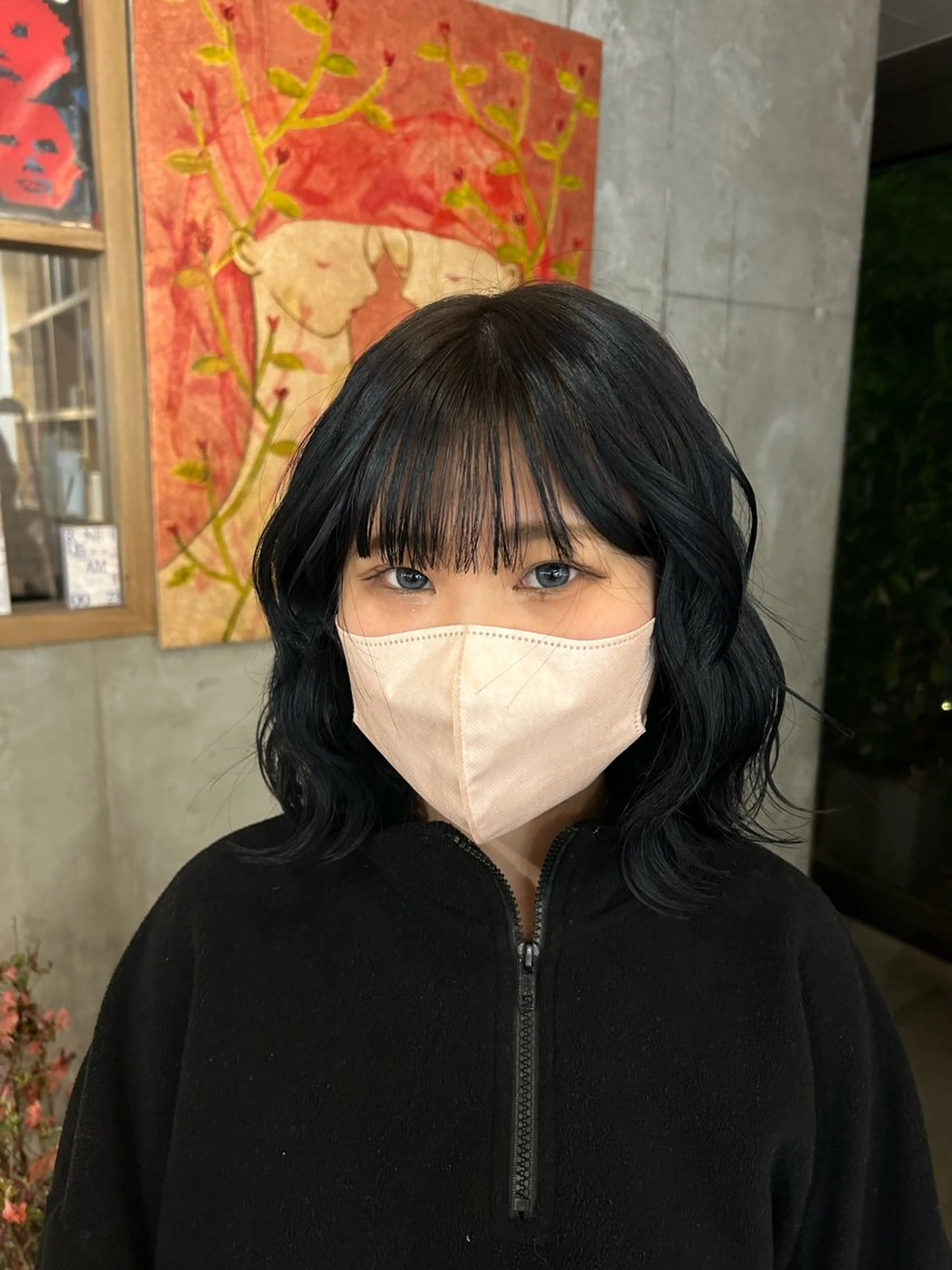 ショート カラー 黒髪 ブルーカラー ブルーブラック ヘアカラー 越阪部 碧子のヘアスタイル