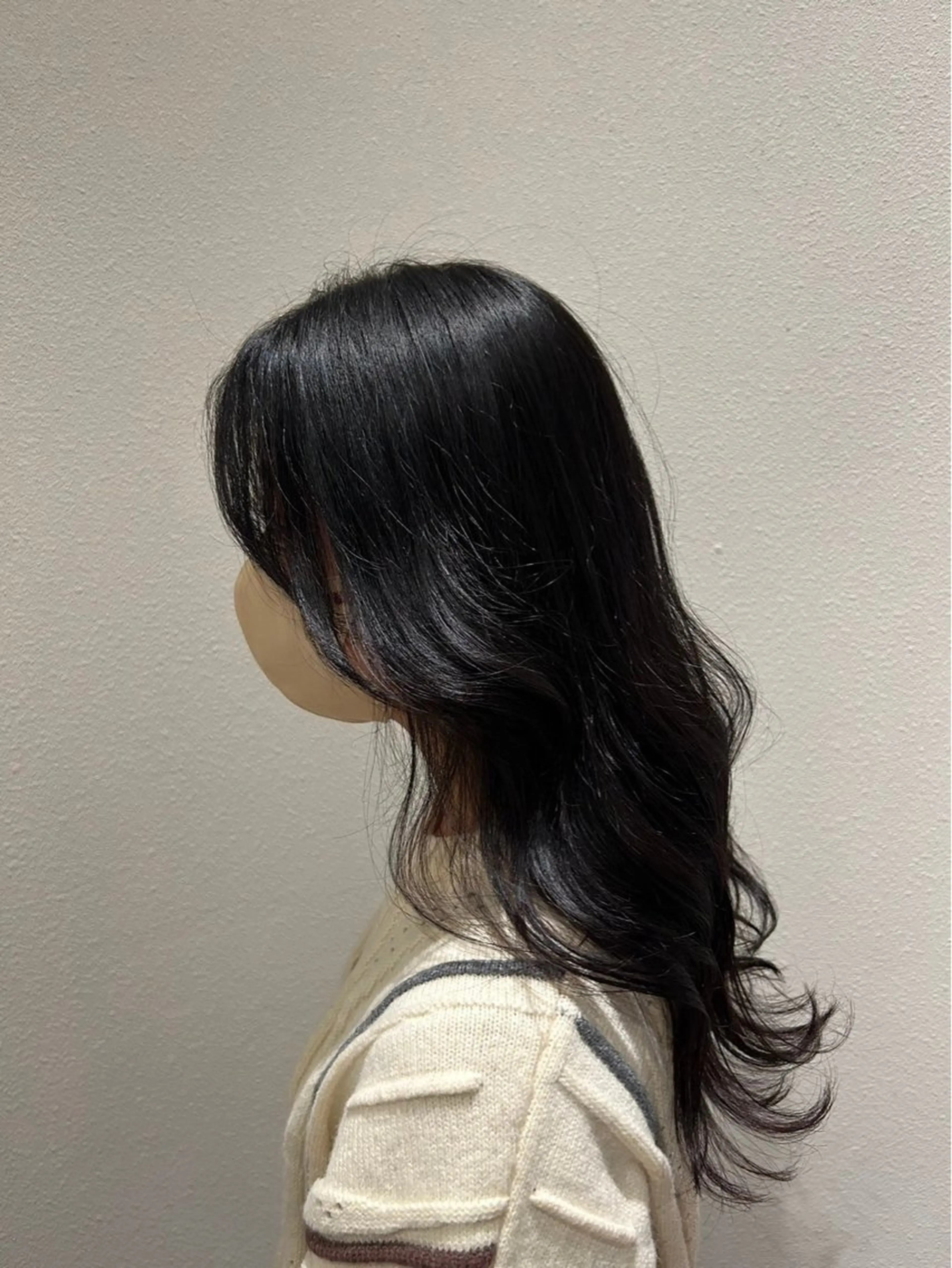 ロング カラー momb 折戸結菜のヘアスタイル