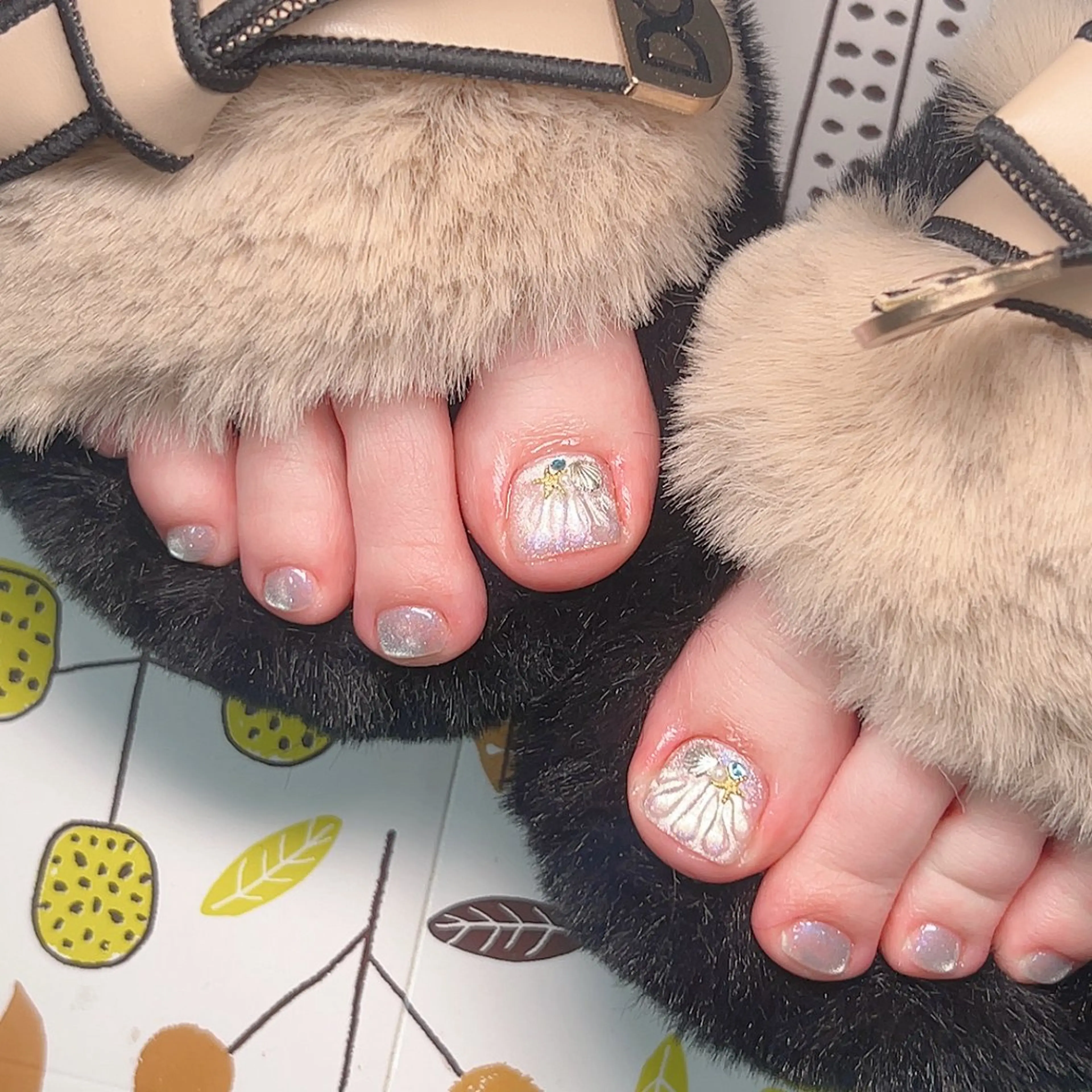 ネイル ガーリー マグネットネイル ニュアンスネイル オフィスネイル リボン Cute Tips nailのネイルデザイン