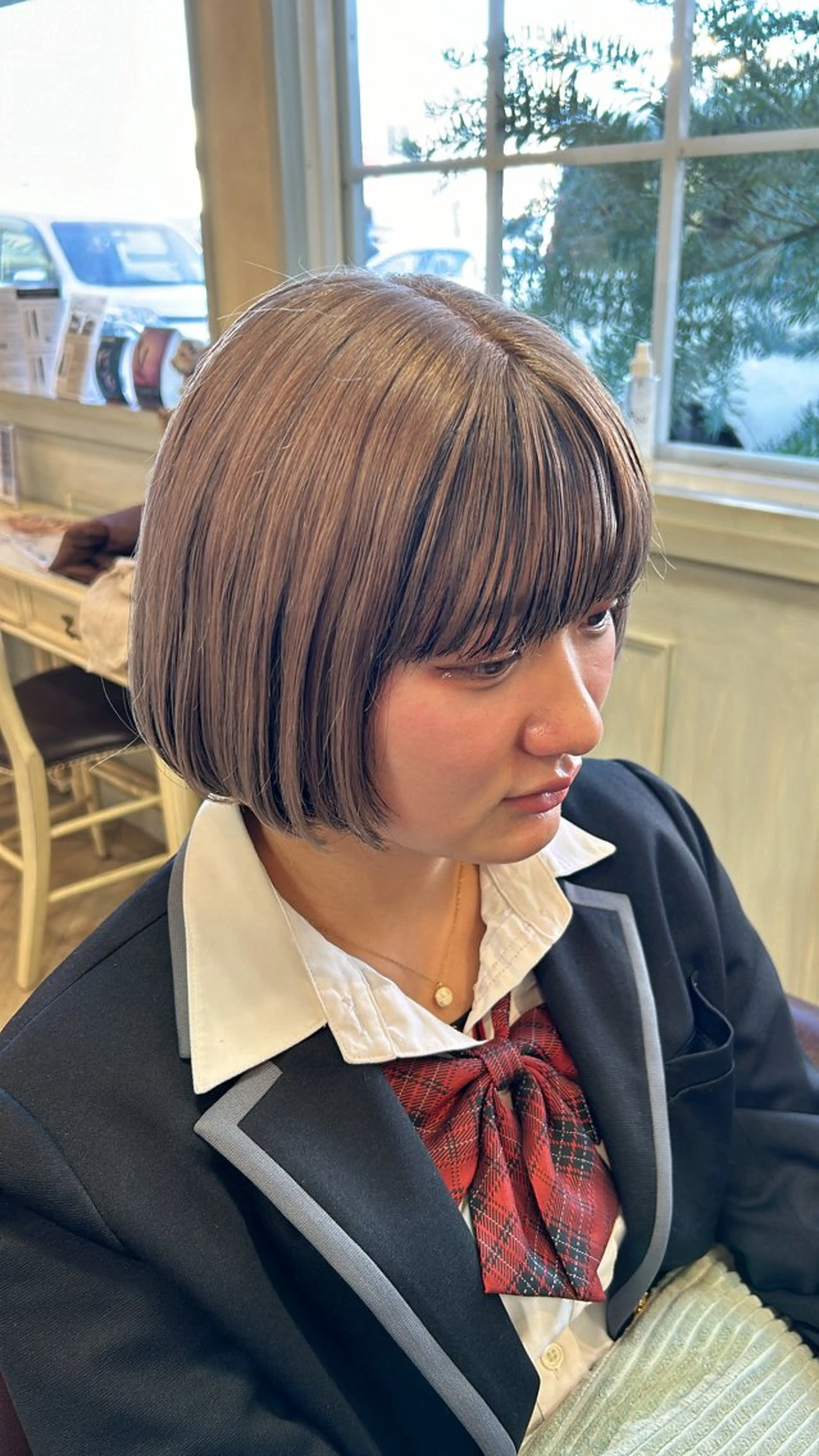 ショート カラー カット ヘアカラー トリートメント アオバ / ハイトーンカラーのヘアスタイル