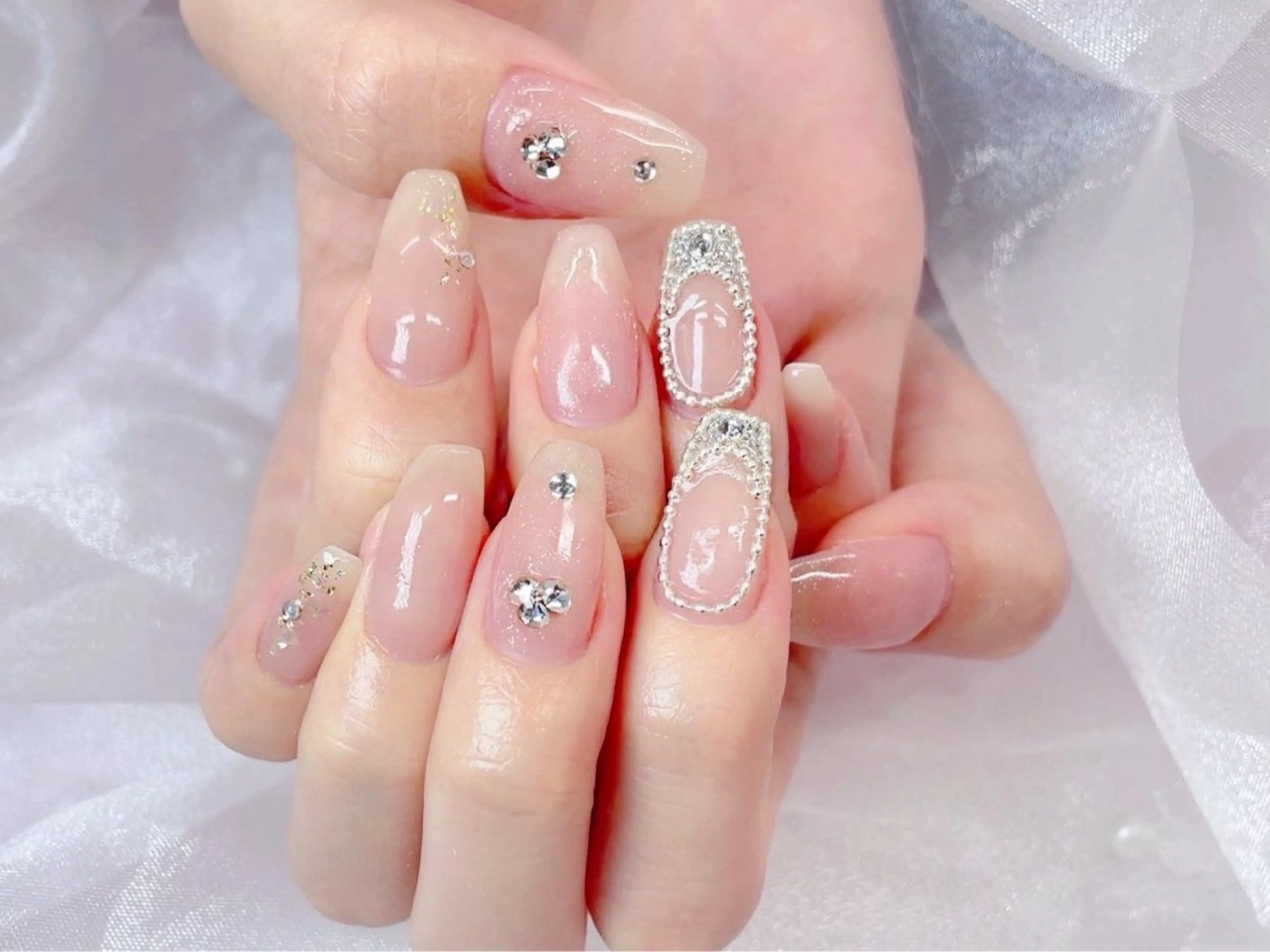 ネイル 長さ出し フラッシュネイル フレンチネイル キラキラネイル ラメ(グリッター) ハンドネイル Chouette ここのネイルデザイン