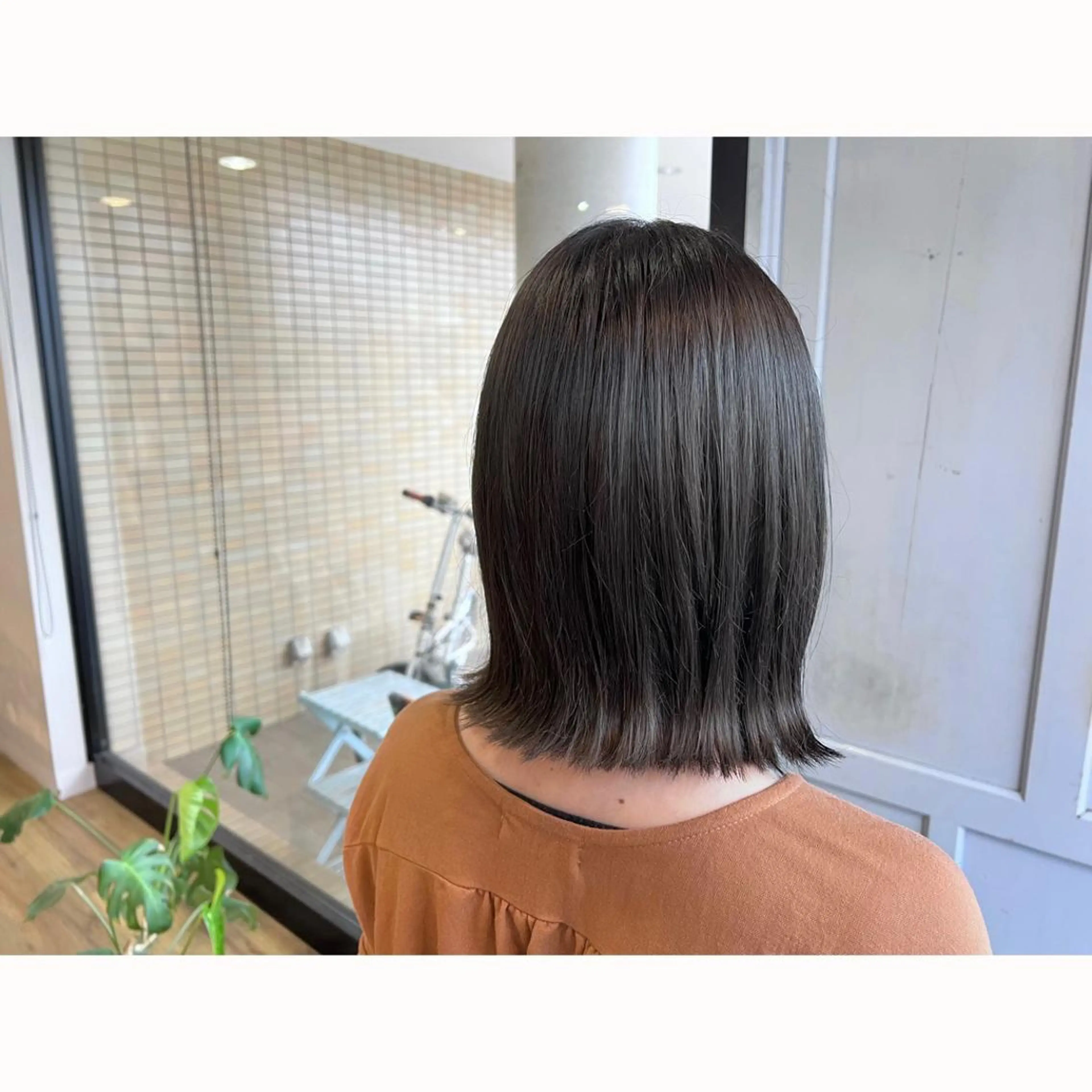 ミディアム カラー 黒髪 ツキダテ ユイのヘアスタイル