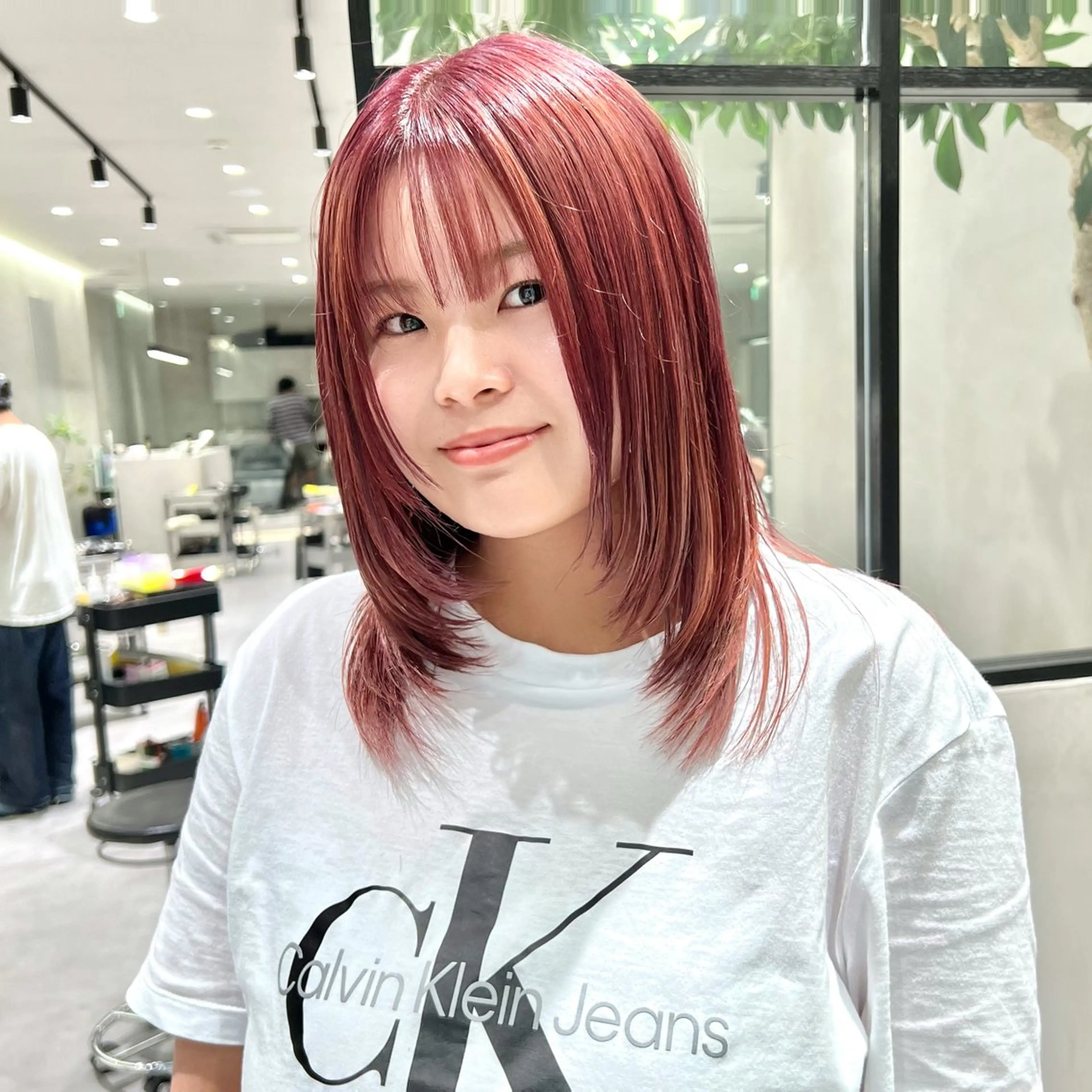 セミロング カラー ブリーチ ハイトーンカラー レイヤーカット 似合わせカット 小顔カット カット ヘアカラー トリートメント レイヤー 髪質改善 ハッシュカット/新宿のヘアスタイル