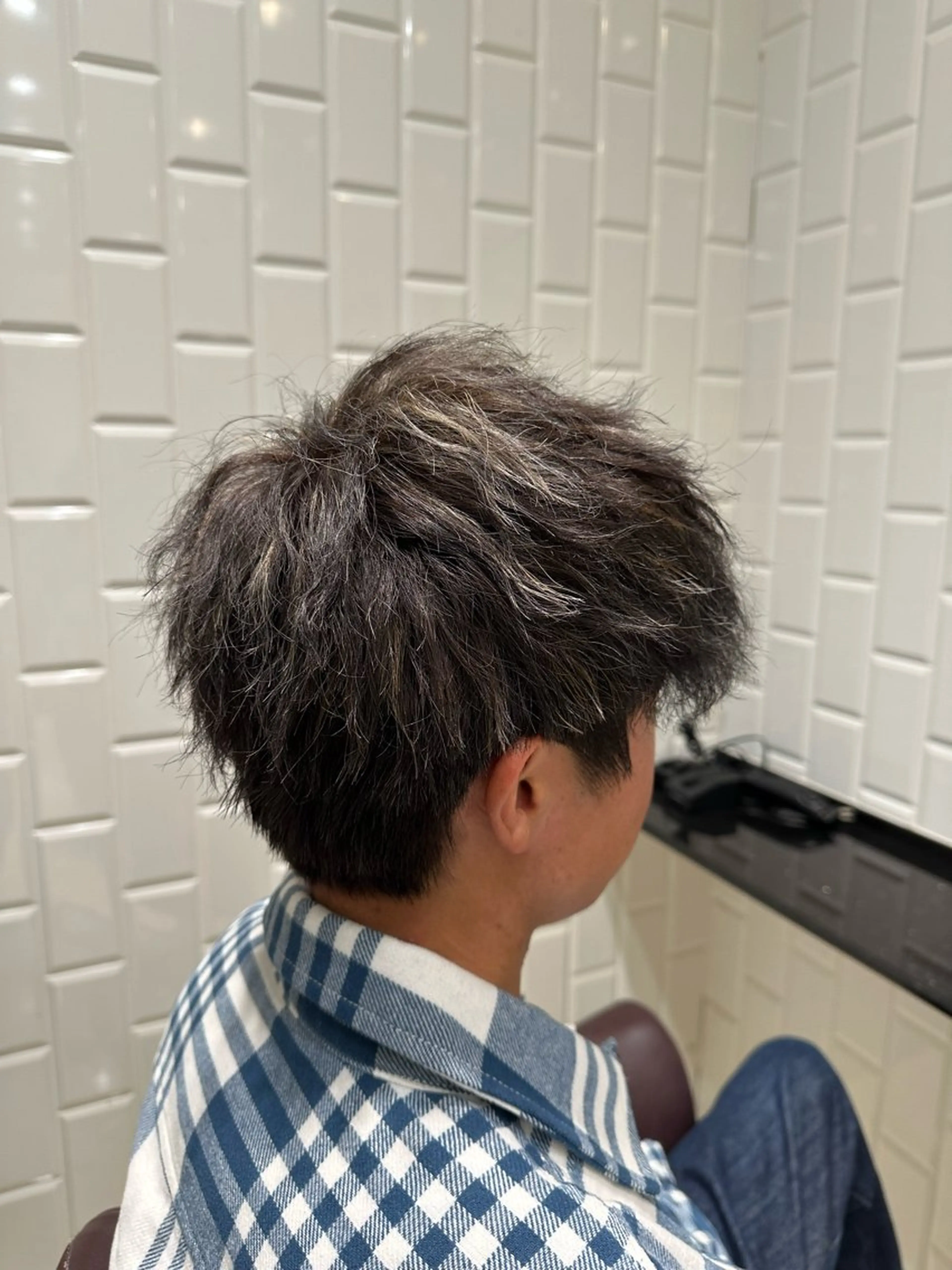 カラー メンズ 岡 咲穂のヘアスタイル