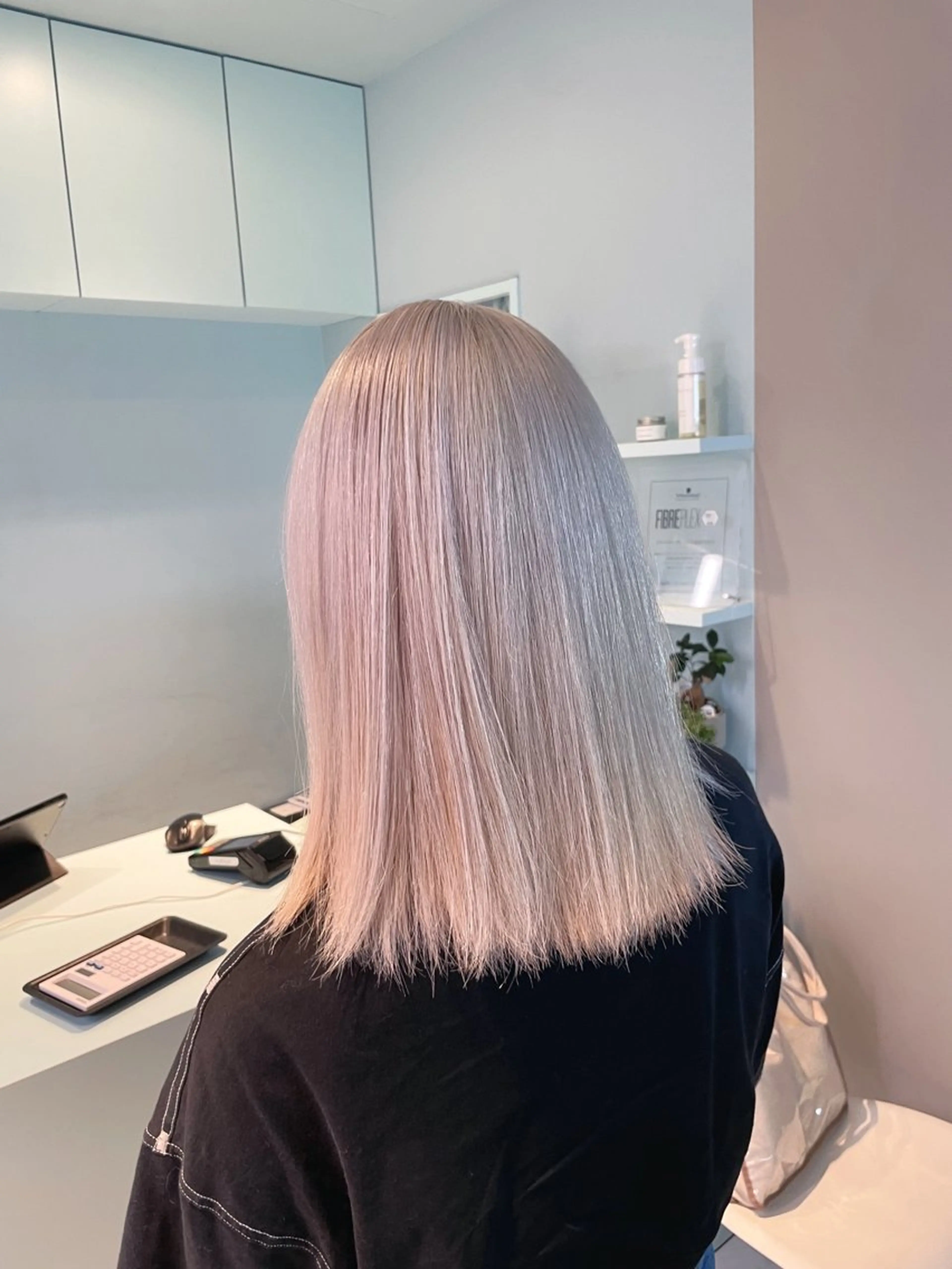 ミディアム ブリーチ✖️ 縮毛LANDのヘアスタイル