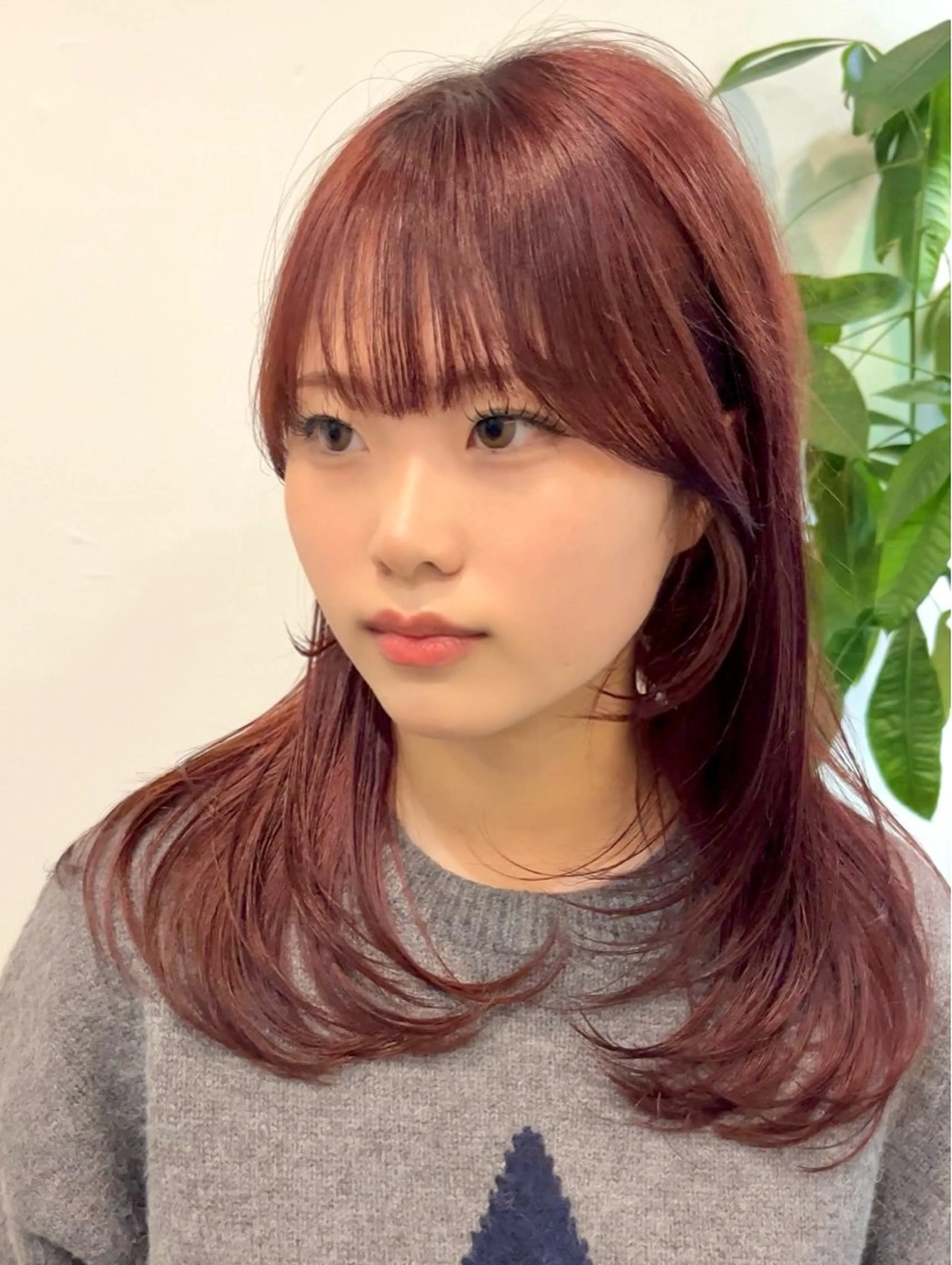 ロング カラー グレージュ くびれヘア 顔まわりレイヤー 韓国風ヘア レイヤーカット VIEW EHIME 齋藤  あつきのヘアスタイル