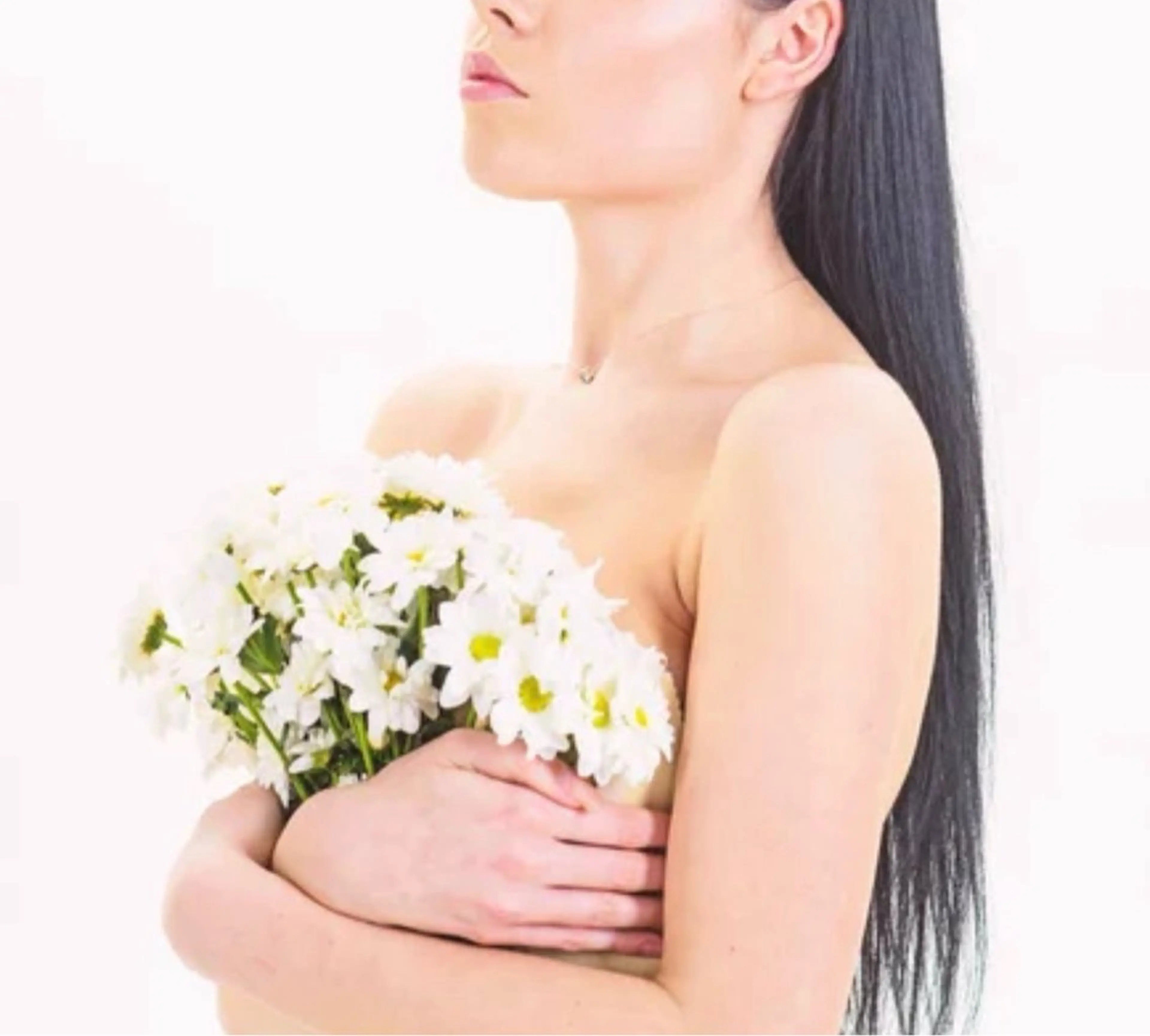 バスト周り　ワックス脱毛✨ 🕊️💕 私だけの自由と清潔感。デリケートな乳輪周りの特別ケアの写真