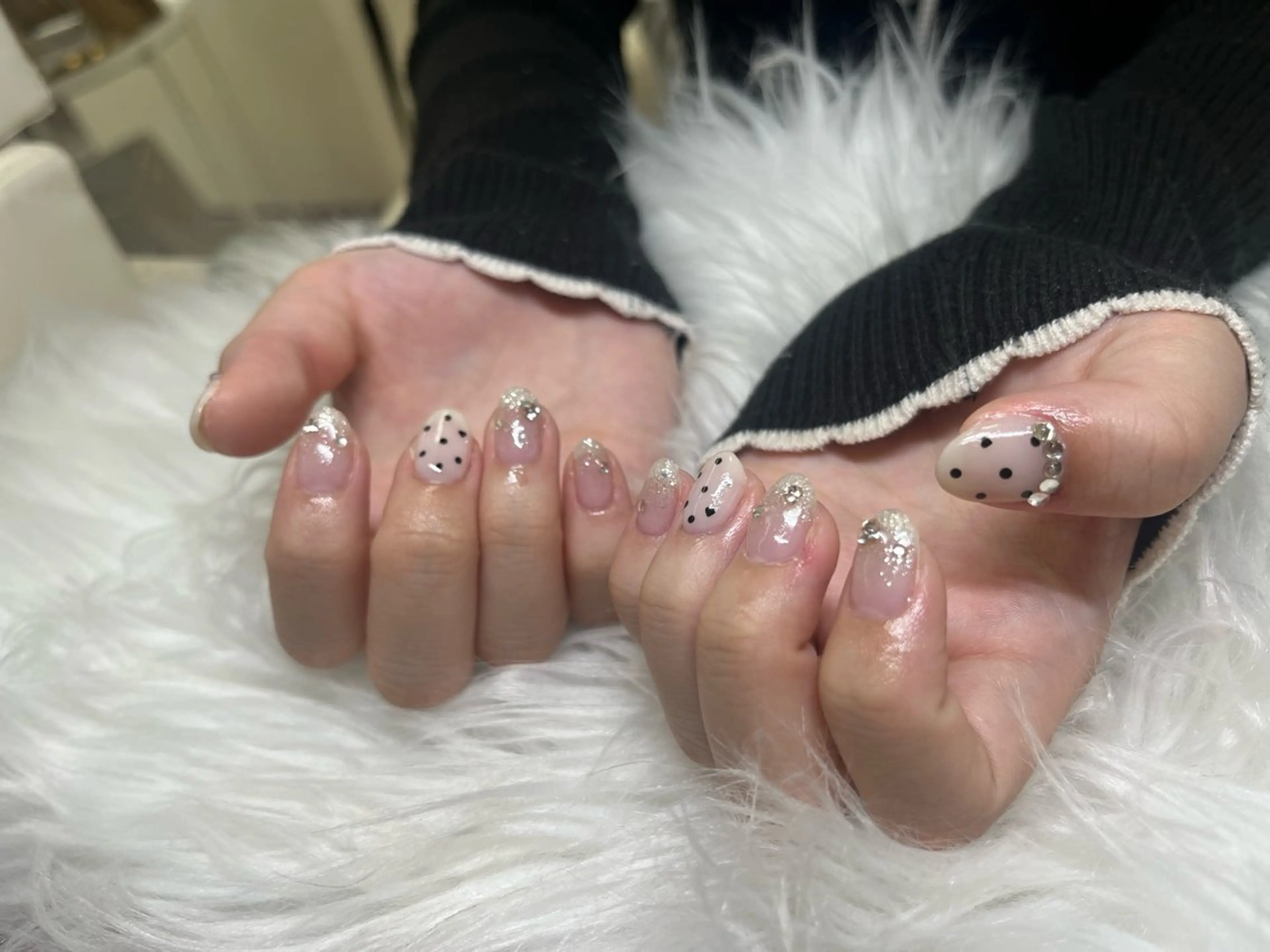 ネイル ドット ガーリー グラデーション ラメ(グリッター) ラメグラデーション ハンドネイル chai 上本町 sakuraのネイルデザイン