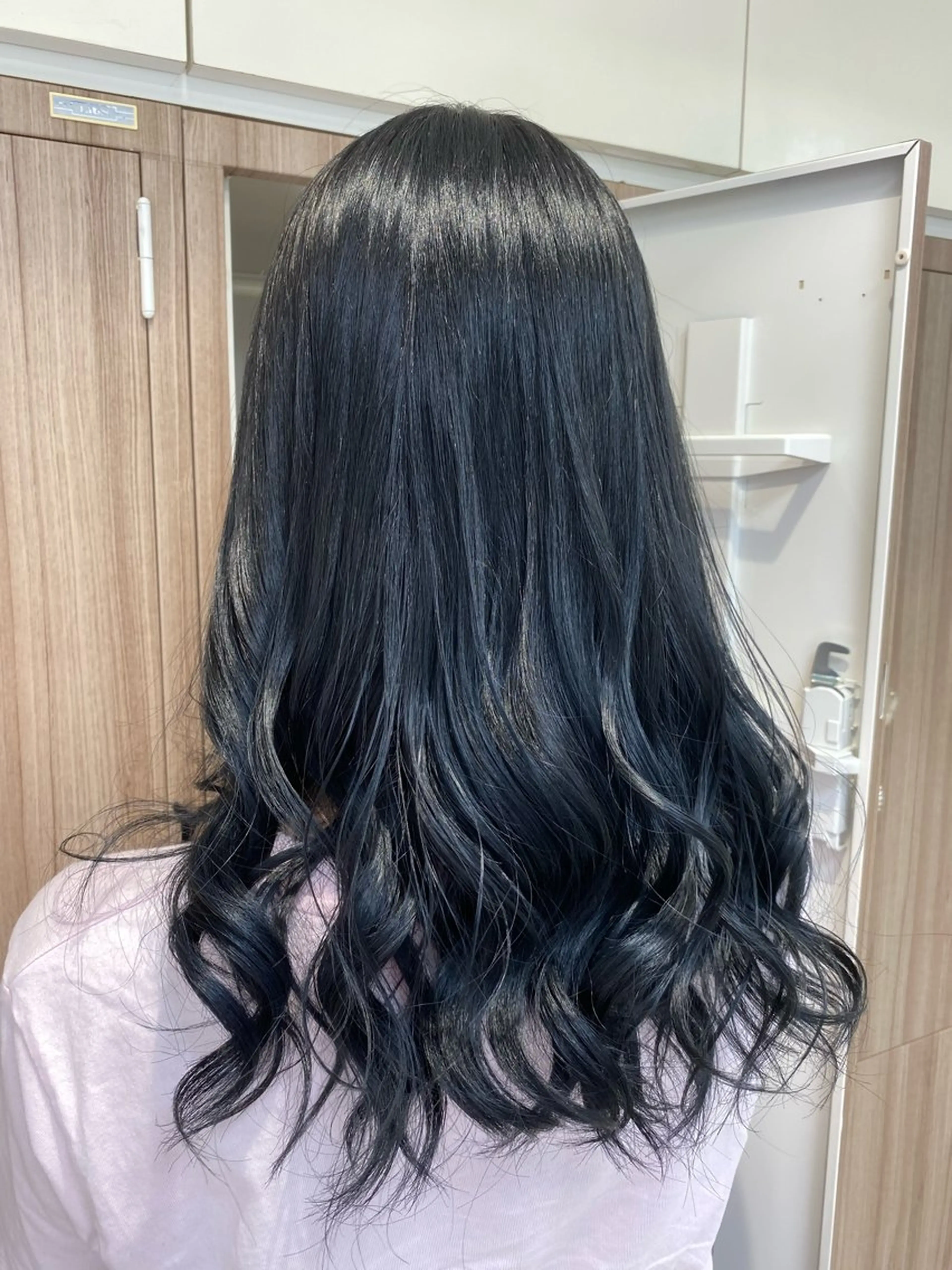 ロング カラー 黒髪 ブルーカラー ブルーブラック ヘアカラー トリートメント SONOKA 🦋のヘアスタイル