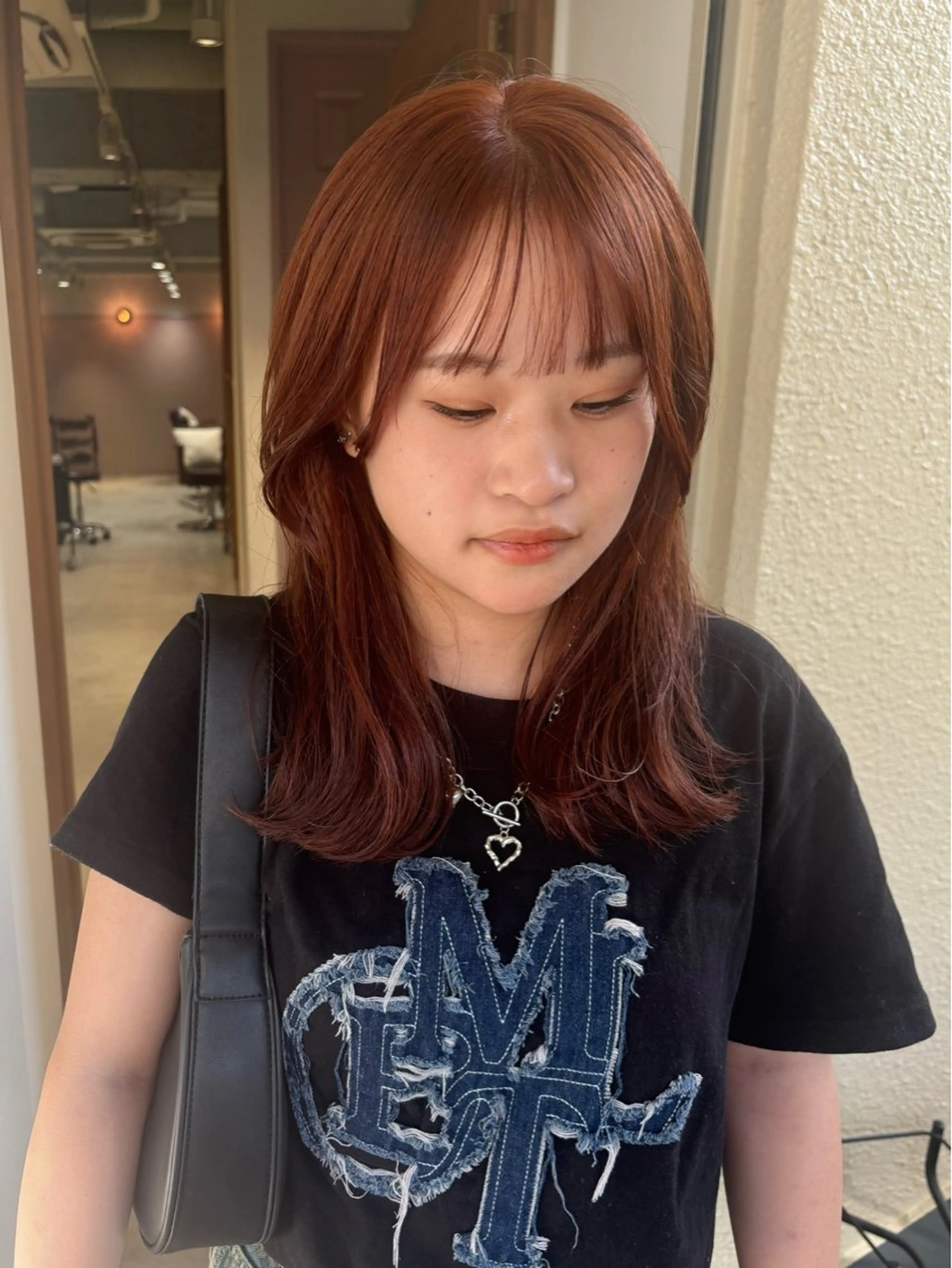 ミディアム カラー ブリーチ ブラウンカラー ダブルカラー ブリーチなしカラー オレンジ カット ヘアカラー トリートメント mei｜顔まわり ×透明感カラーのヘアスタイル