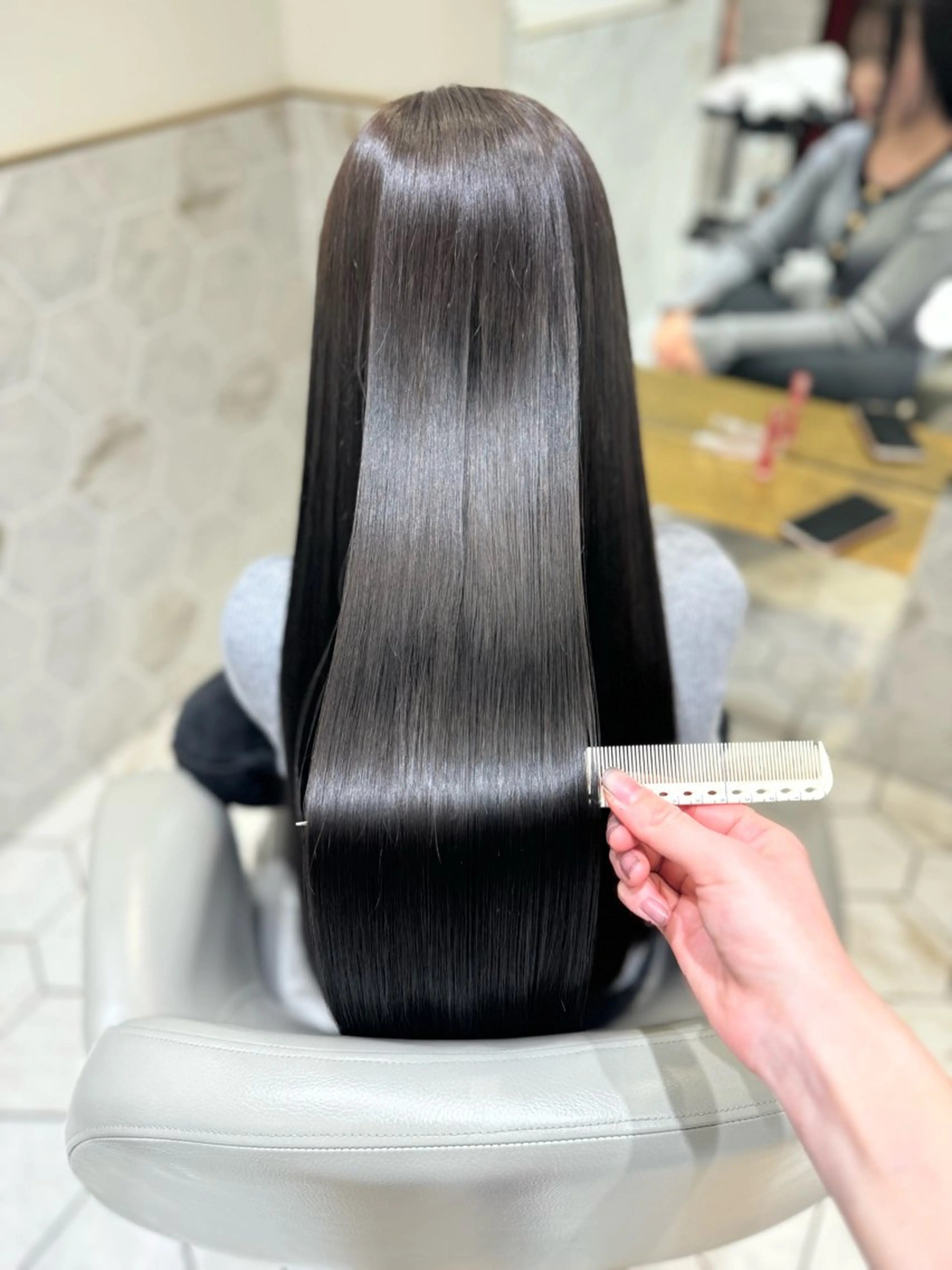 ロング カラー グレージュ オリーブグレージュ オリーブグレー costes 今井芽依のヘアスタイル