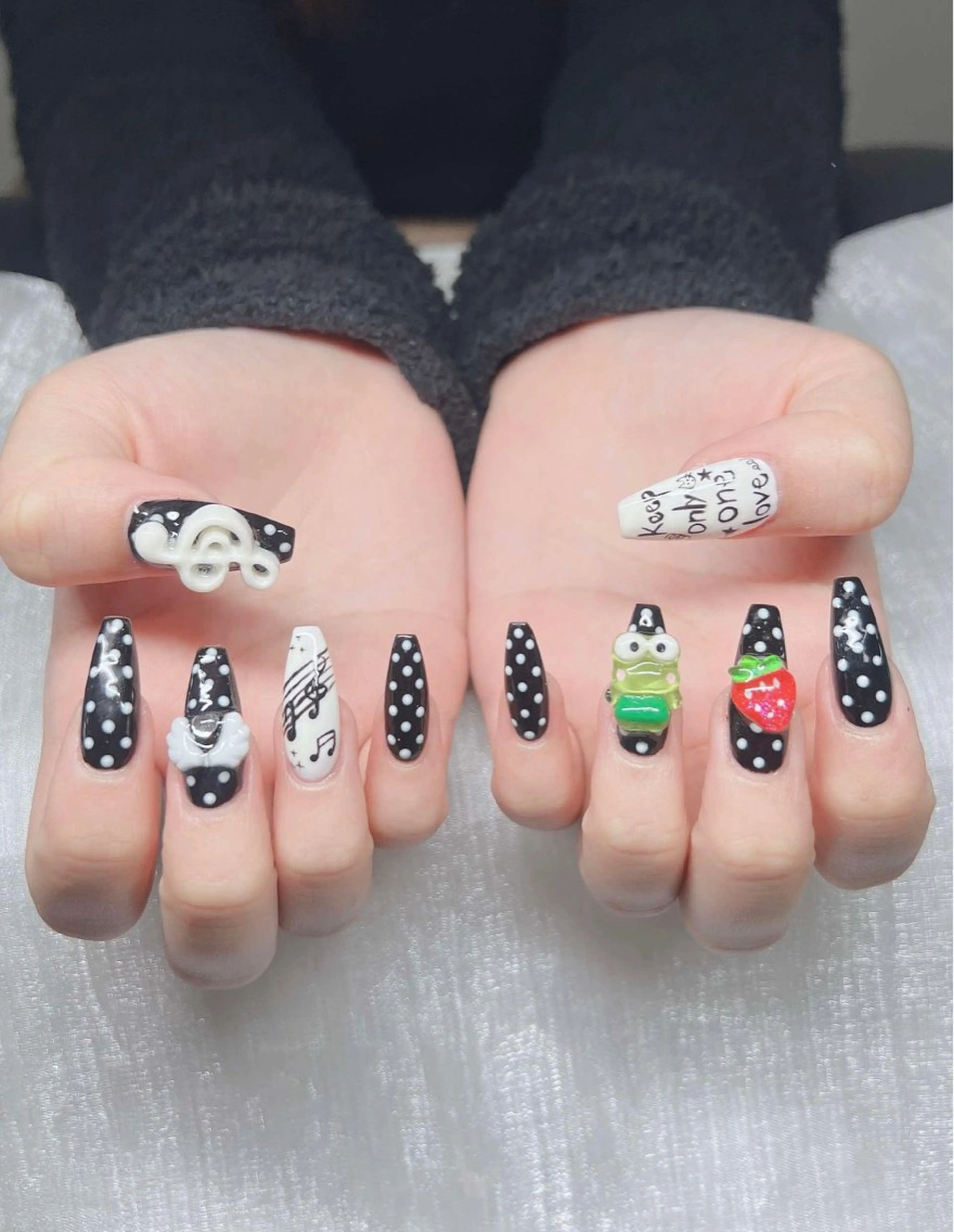 ネイル 長さ出し グラデーション 卒業式 キラキラネイル マグネットネイル Lee Nailsのネイルデザイン