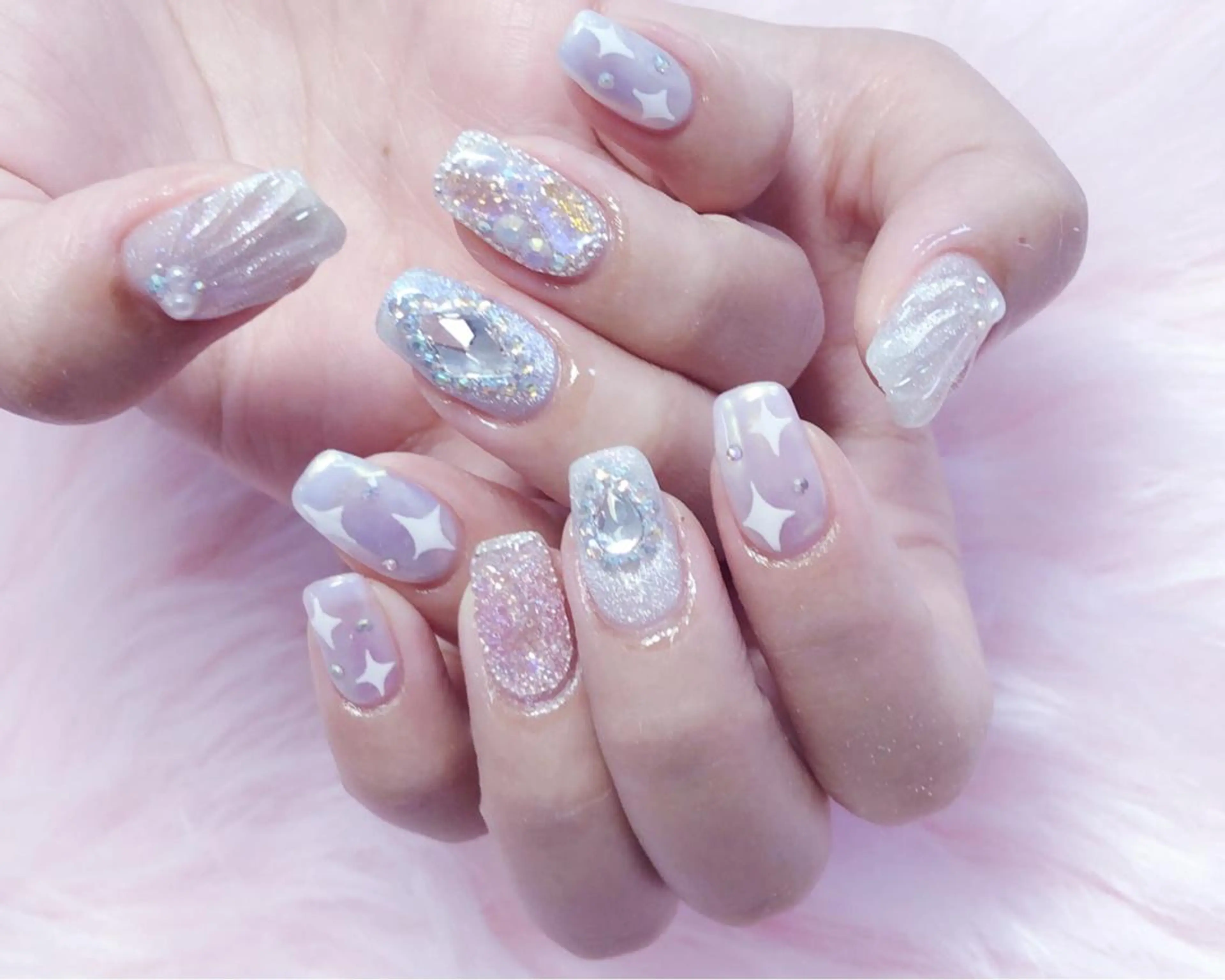 ミディアム ハンドネイル MoonNail ユリ🌸のネイルデザイン