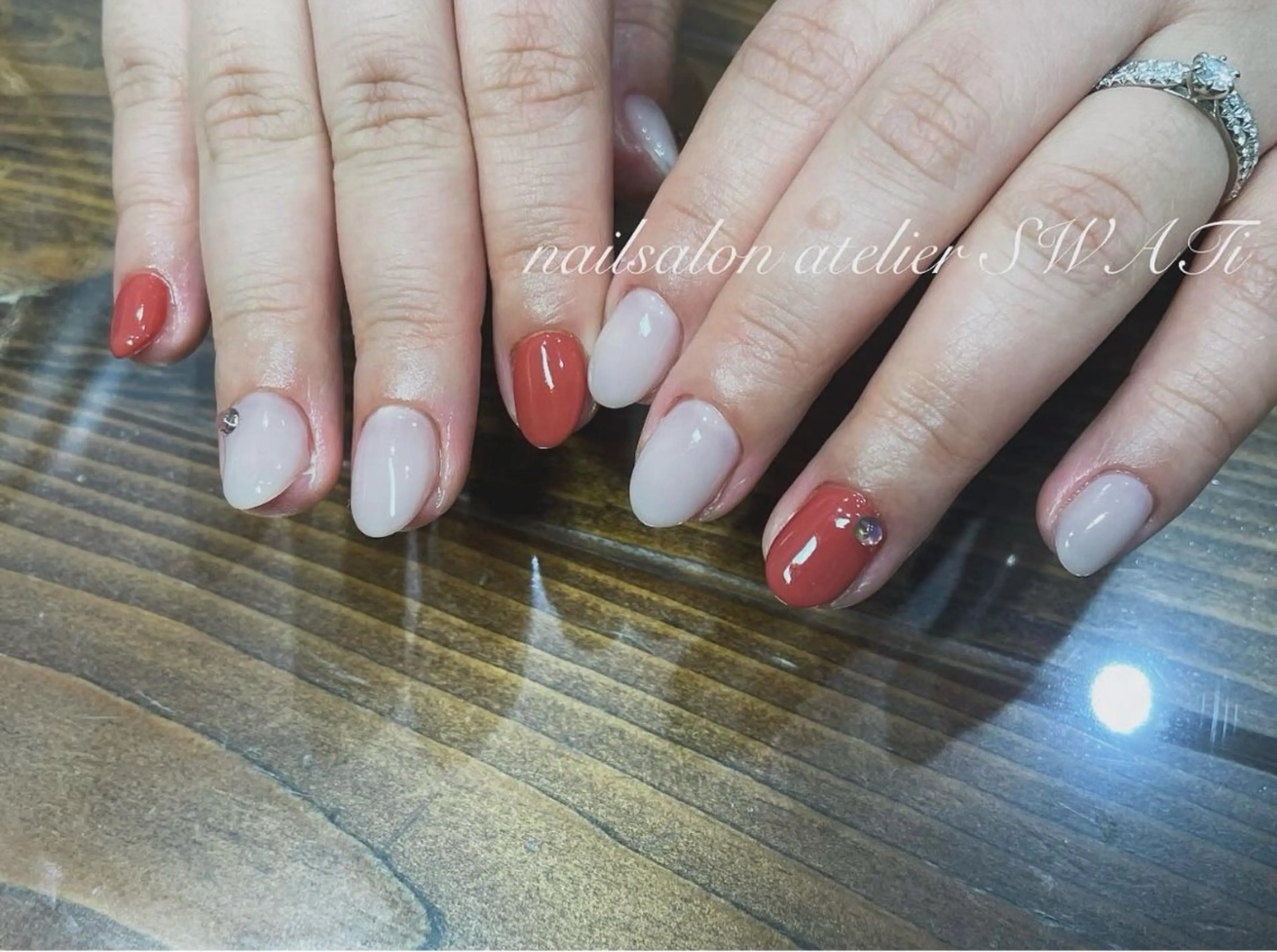 ネイル ストーンネイル ハンドネイル nailsalon SWATiのネイルデザイン