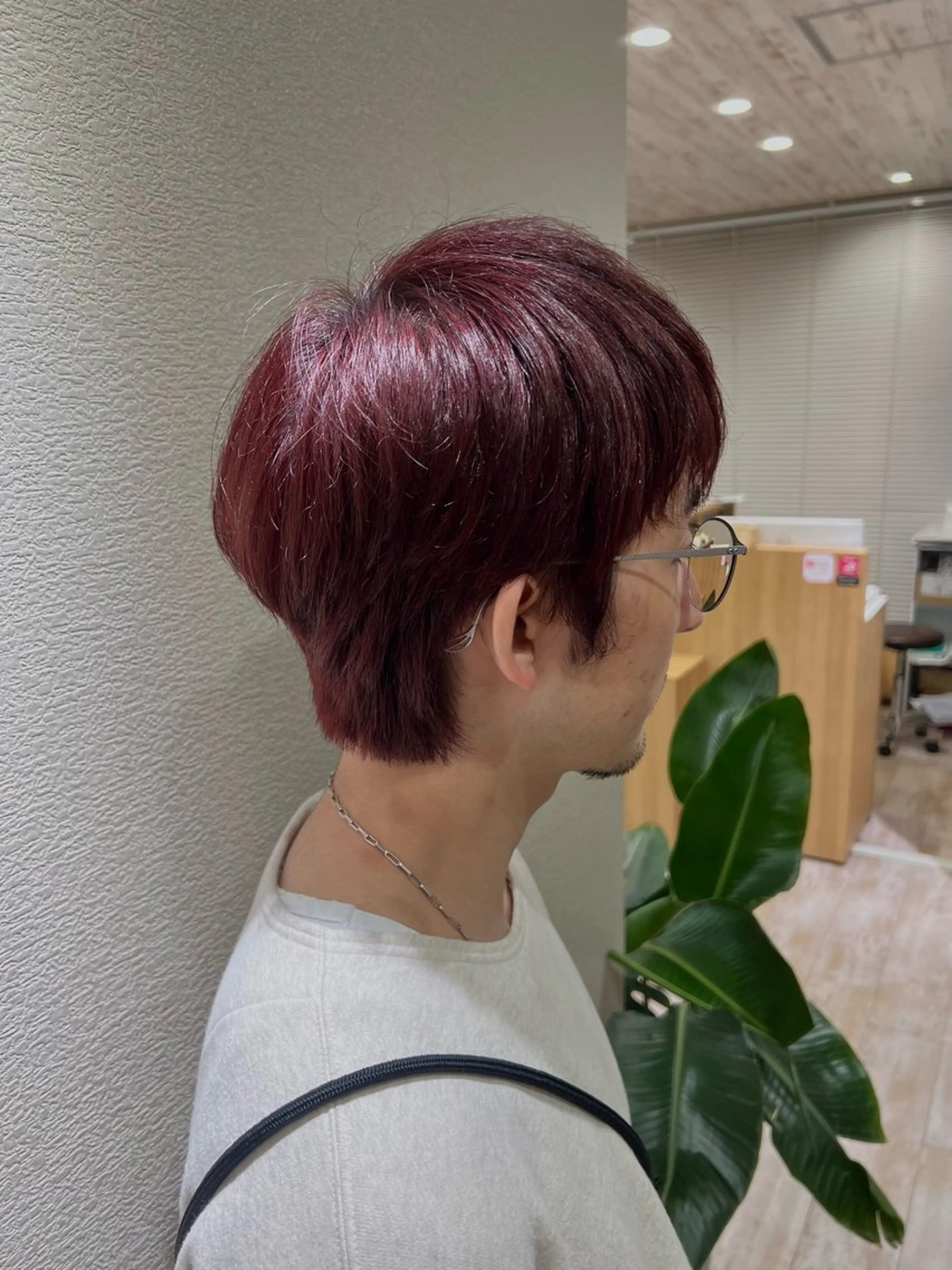 カラー メンズ 小野 眞白のヘアスタイル