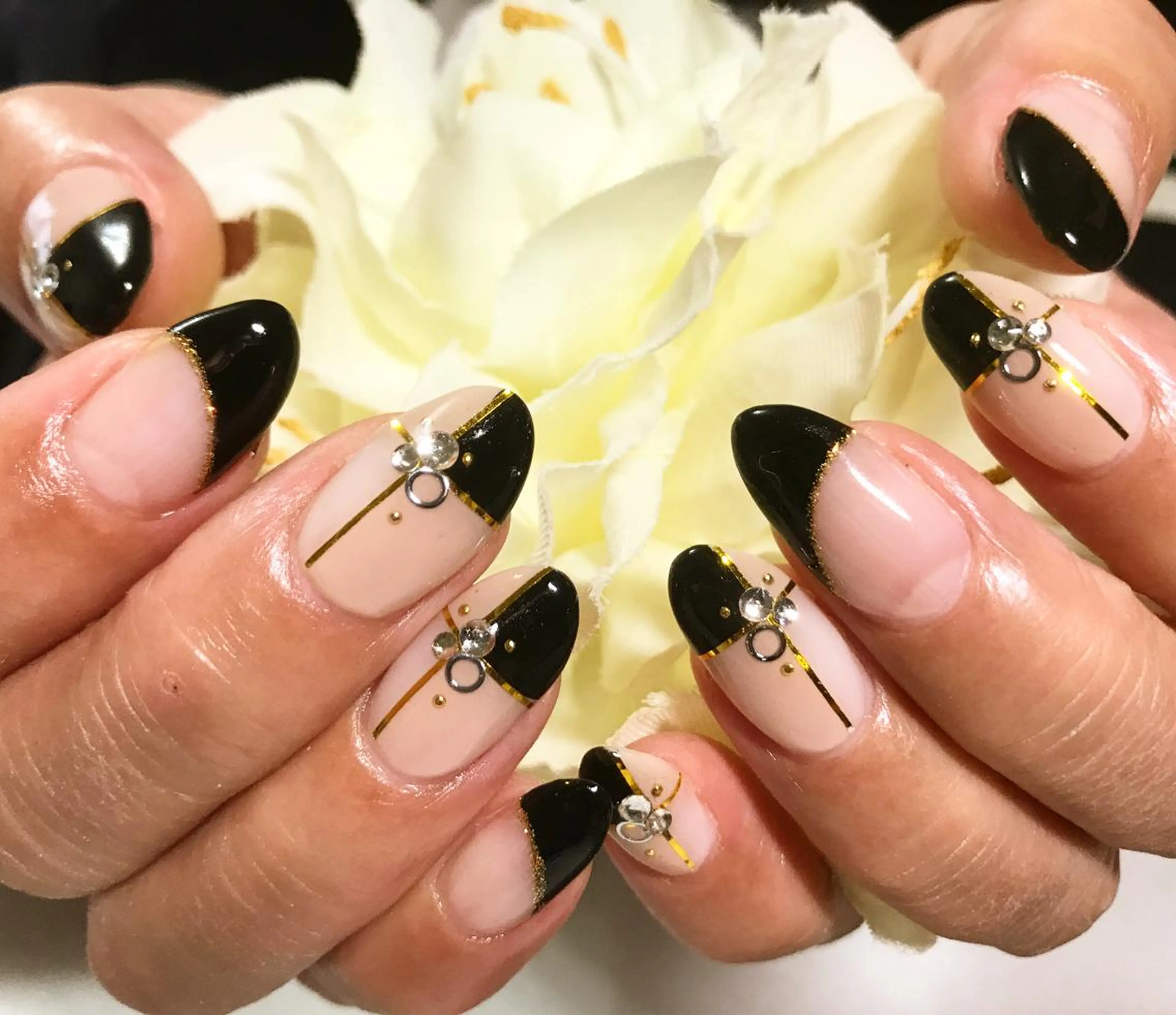 ネイル フットネイル ラメ(グリッター) シンプルネイル 春ネイル ホワイト nail fufla ♡yamane♡のネイルデザイン