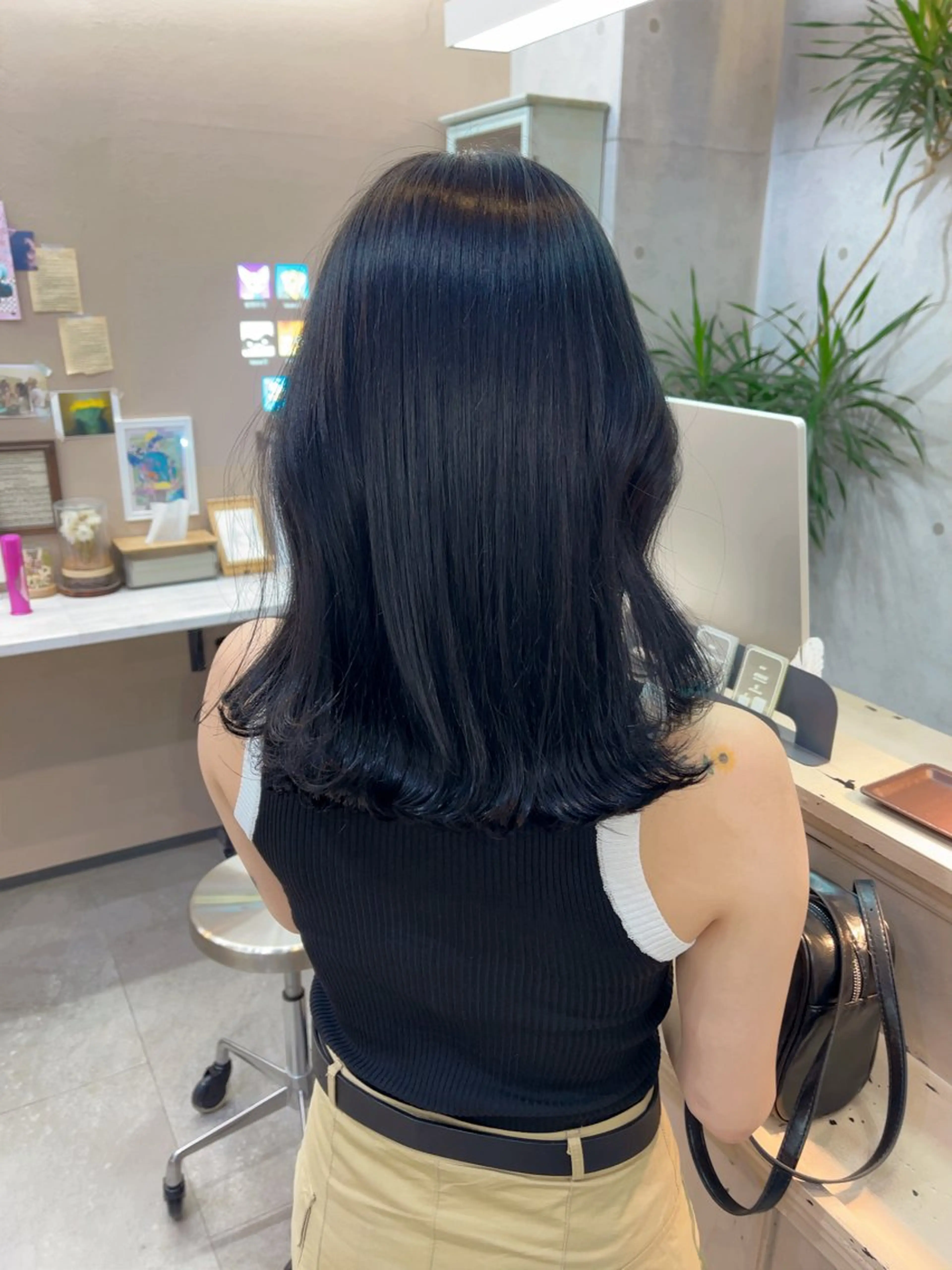 ミディアム カラー 黒髪 ブリーチ ブルーカラー ブリーチなしカラー カット ヘアカラー MIES amane(アマネ)のヘアスタイル