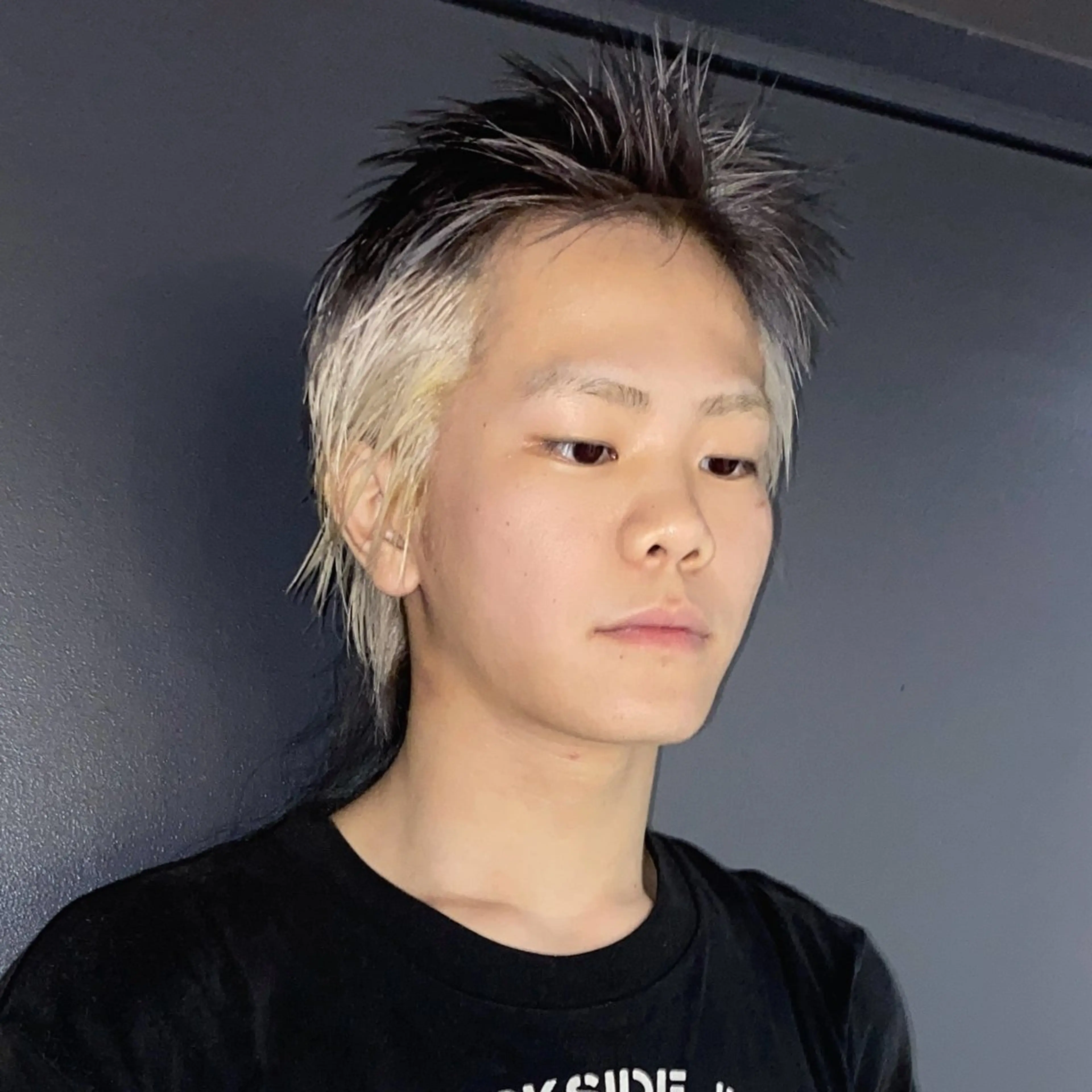 ショート カラー メンズ ★デザインカラー ハイトーン ももか★のヘアスタイル