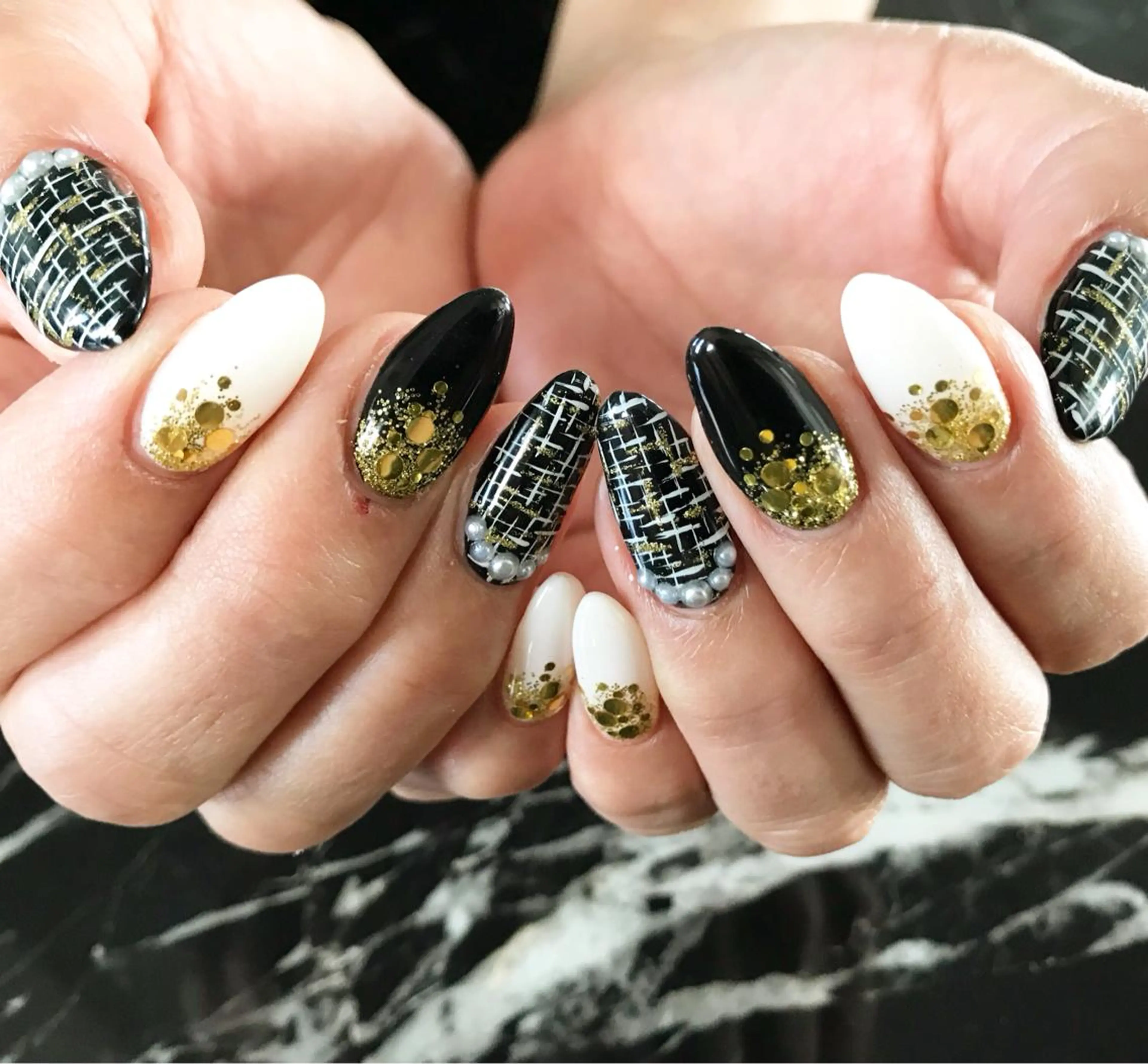 ネイル フットネイル ゴールド キラキラネイル シンプルネイル 春ネイル nail fufla ♡yamane♡のネイルデザイン