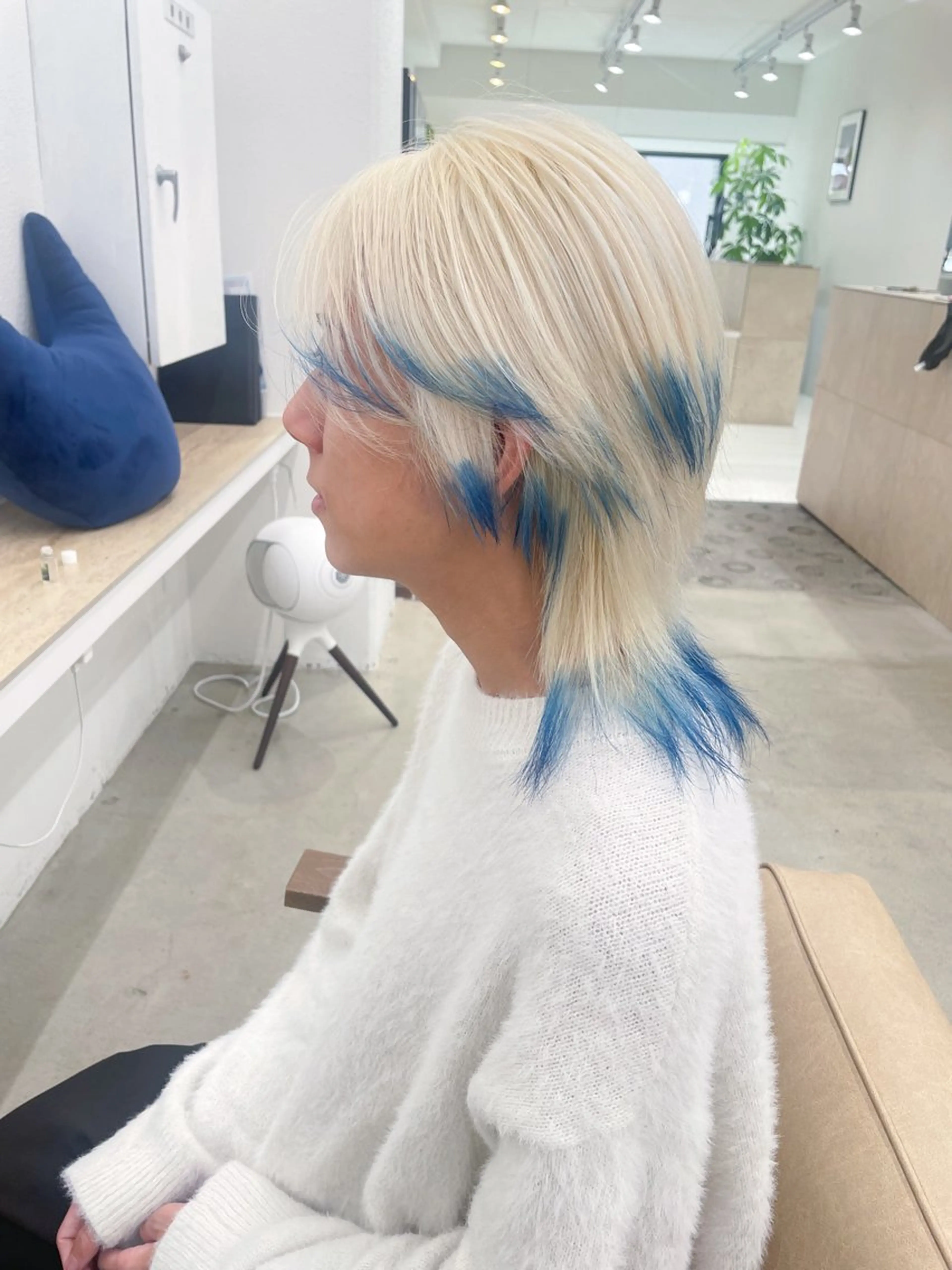 ミディアム カラー メンズ メンズハイトーン ブルーカラー ハイトーンカラー ヘアカラー トリートメント ハイトーン/レイヤー /ケアブリーチ石川治のヘアスタイル