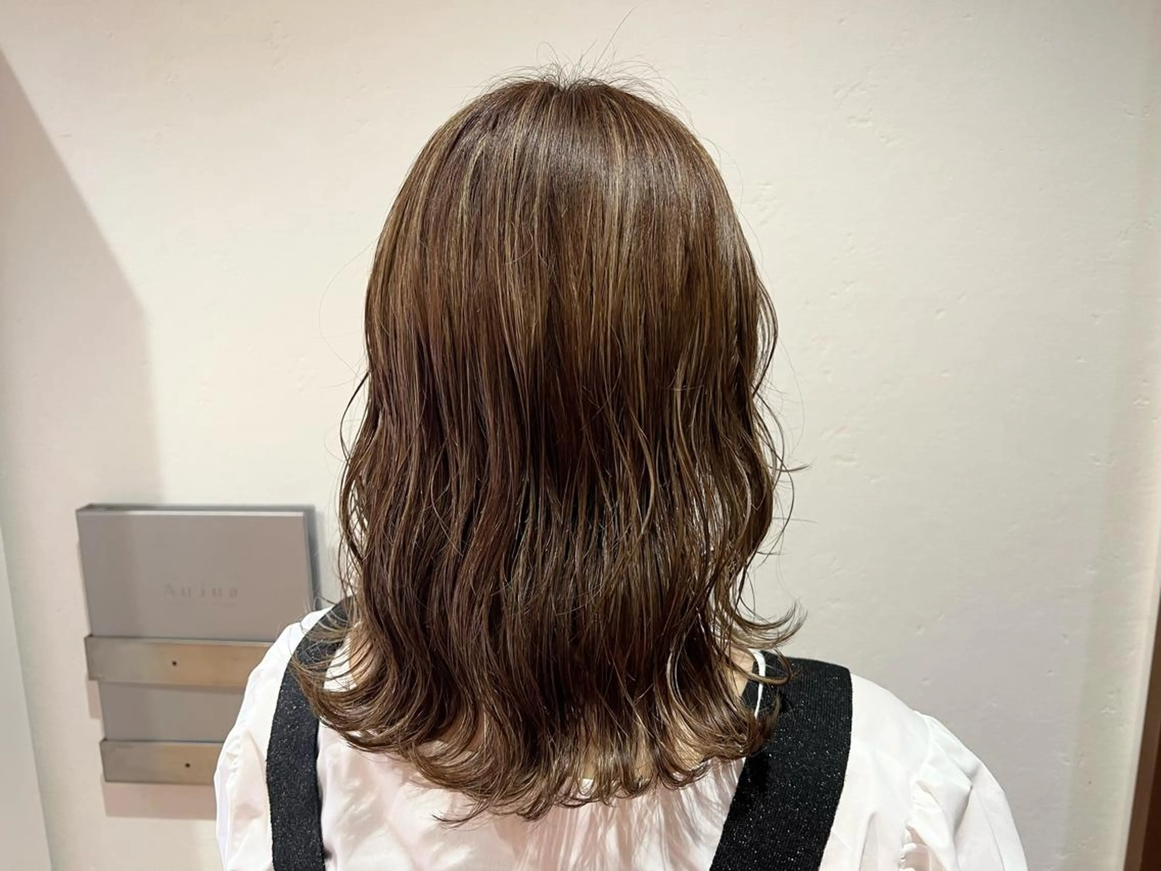 セミロング カラー 蓮見  友里のヘアスタイル