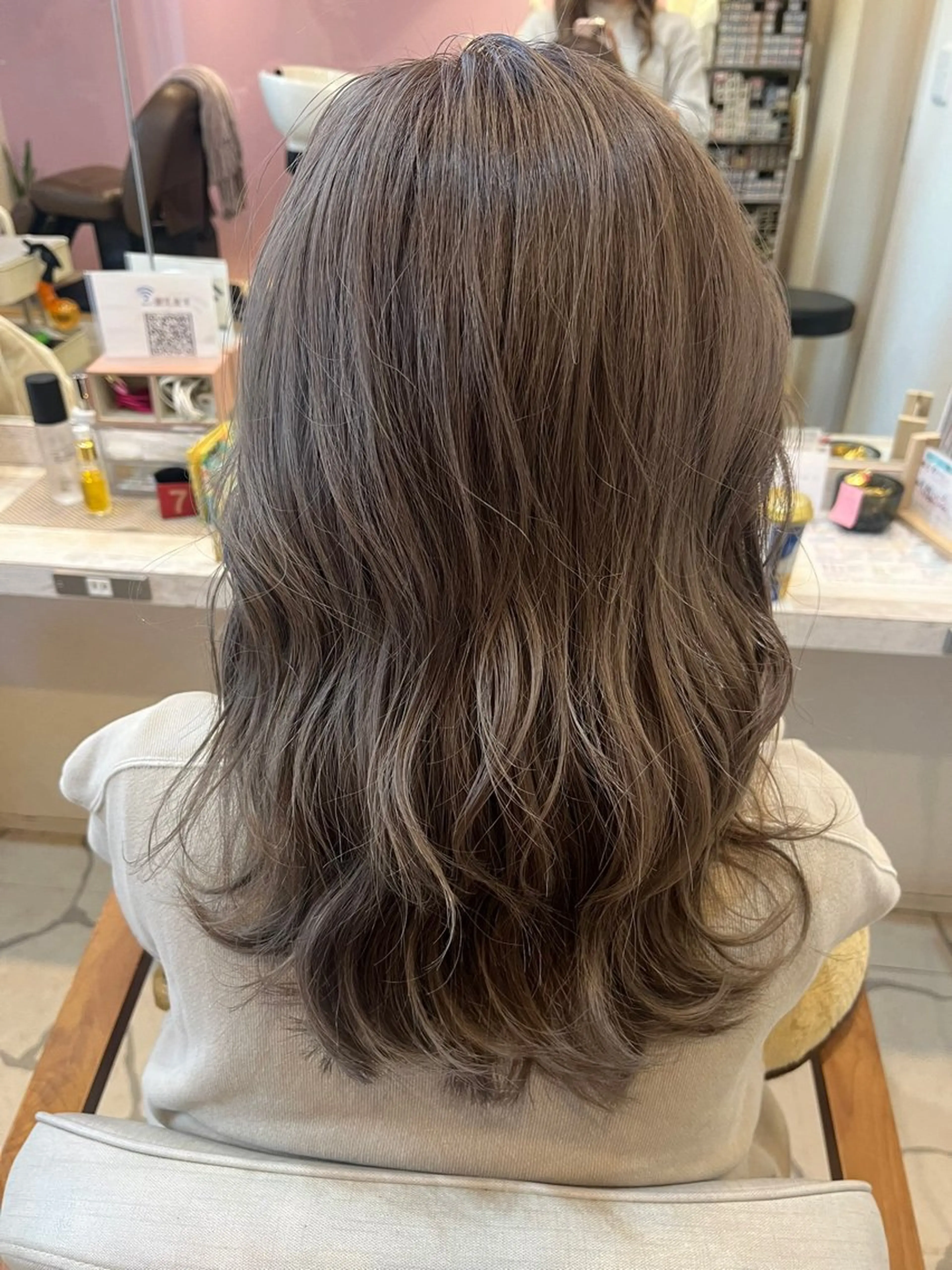 セミロング ヘアカラー chaton シャトンのヘアスタイル