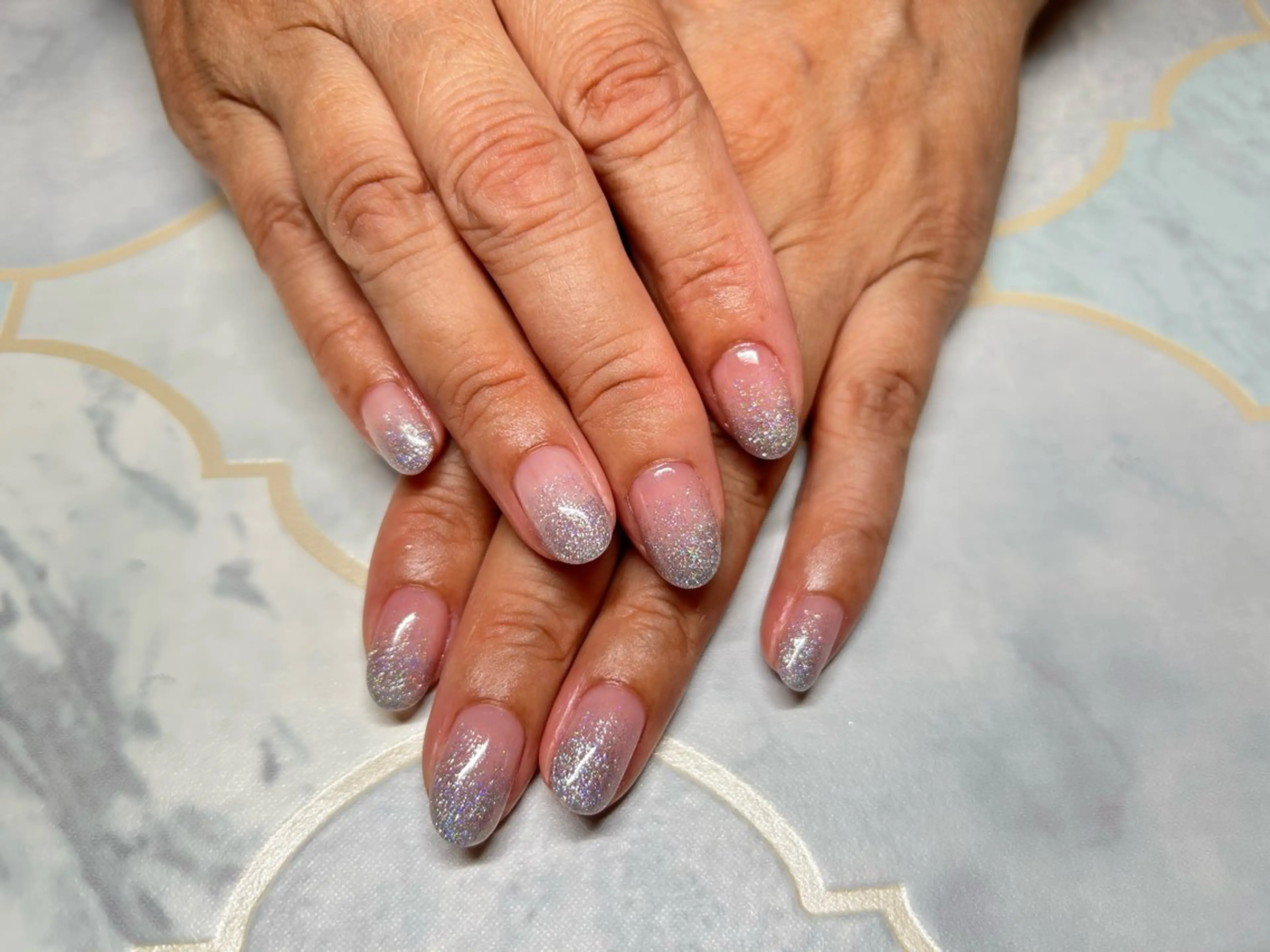 ネイル ラメ(グリッター) ラメグラデーション シンプルネイル Lisa’s Salonのネイルデザイン