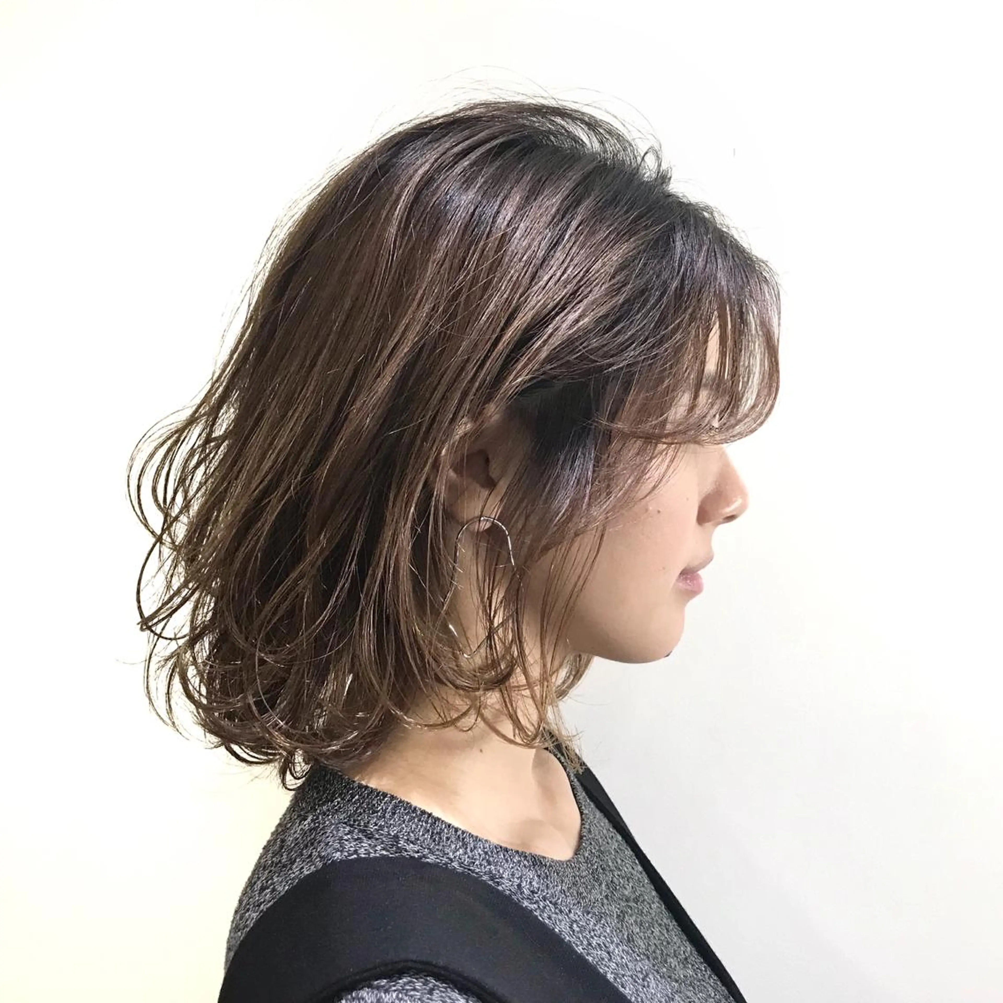 ミディアム カラー グレージュ ハイライトカラー ボブ ハイライト レイヤーカット ボブ/大人ヘア k-two濱田のヘアスタイル