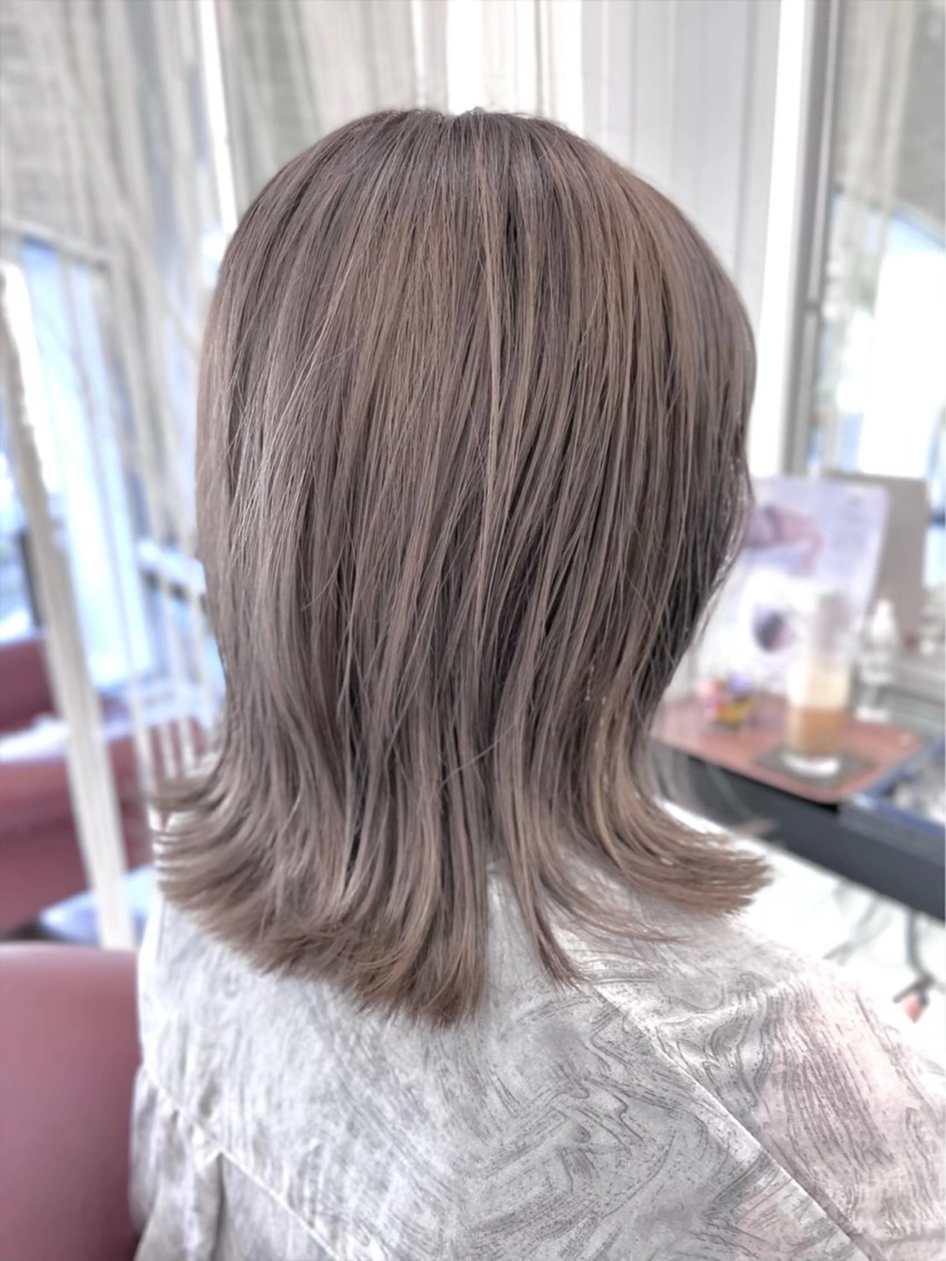 ミディアム カラー 高野 莉夕のヘアスタイル