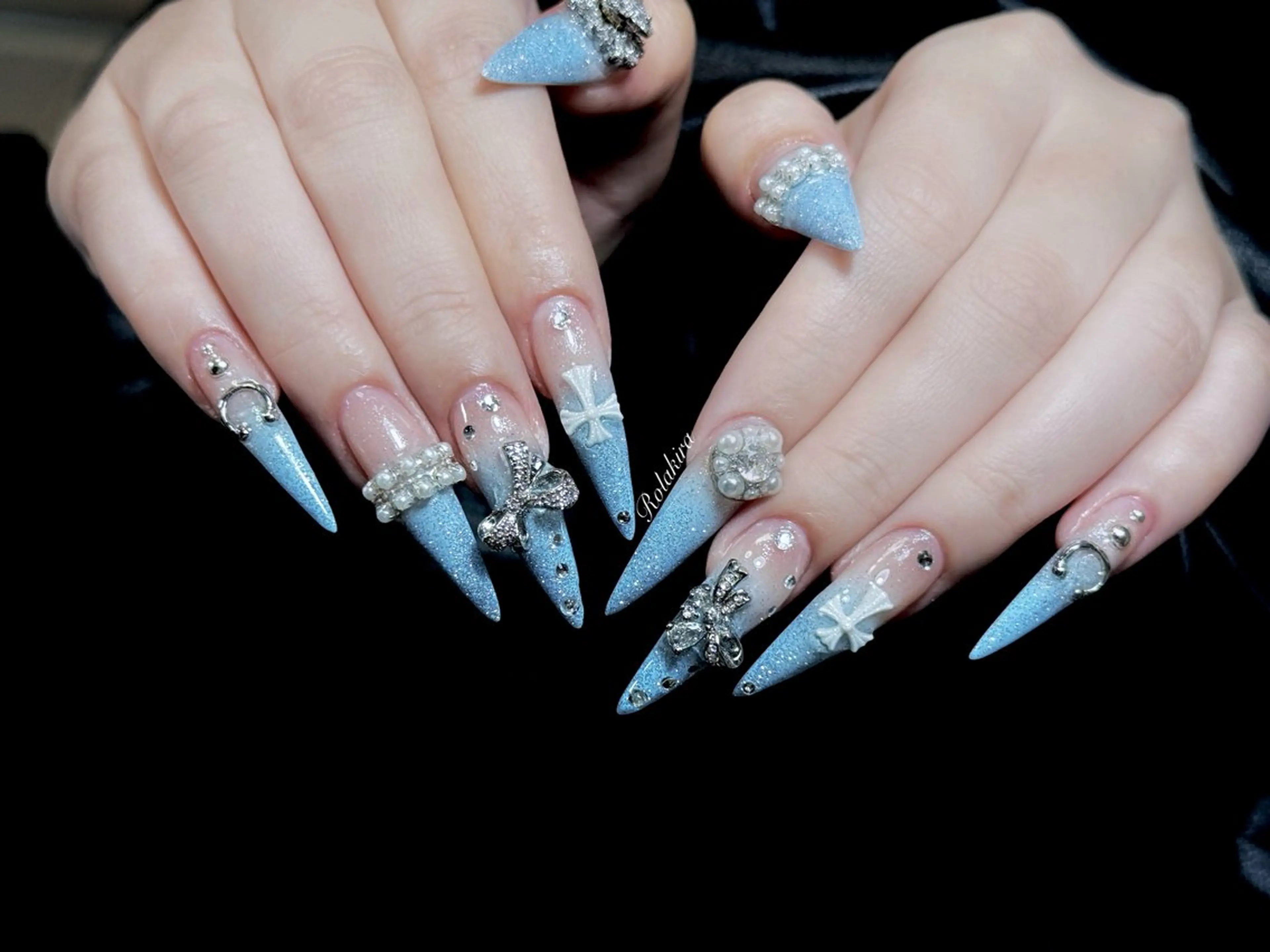 ロング 韓国風ヘア ハンドネイル Rola kira 麗のネイルデザイン