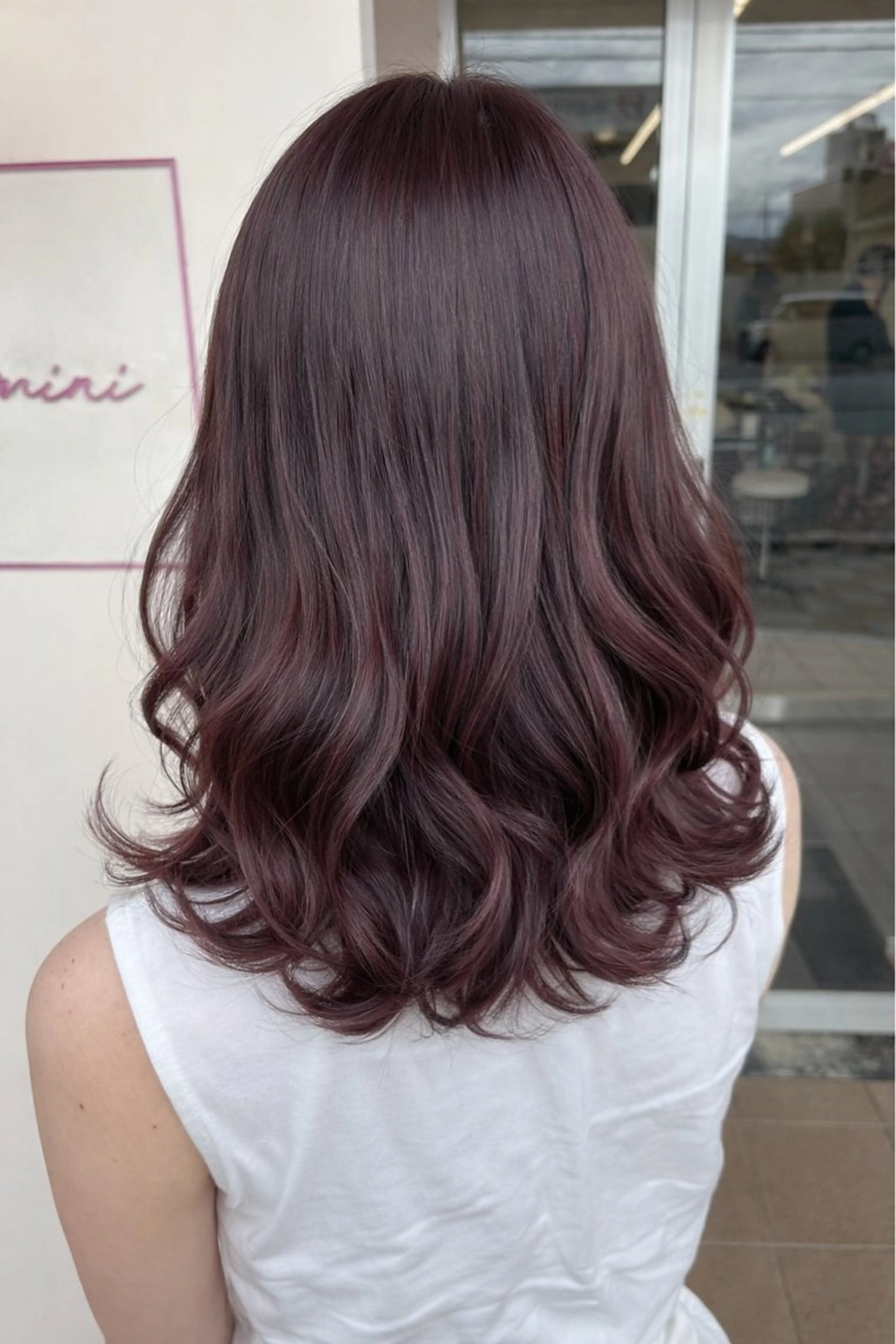 セミロング ラベンダーブラウン ヘアカラー 西澤 綺羅のヘアスタイル