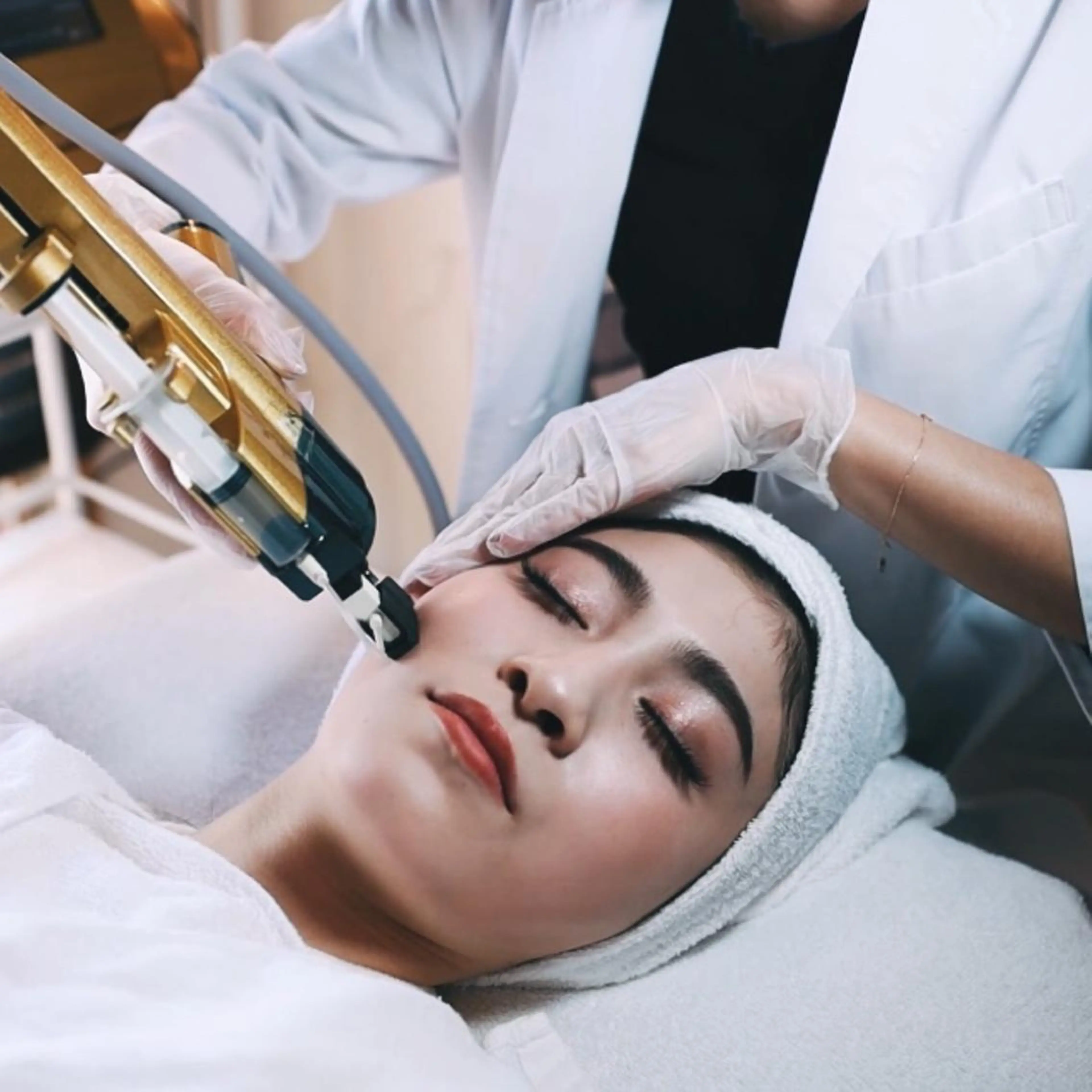 《艶々水光肌》凍結乾燥ヒト幹細胞培養液を最新技術（高速ジェットエアー）でお肌に導入！の写真