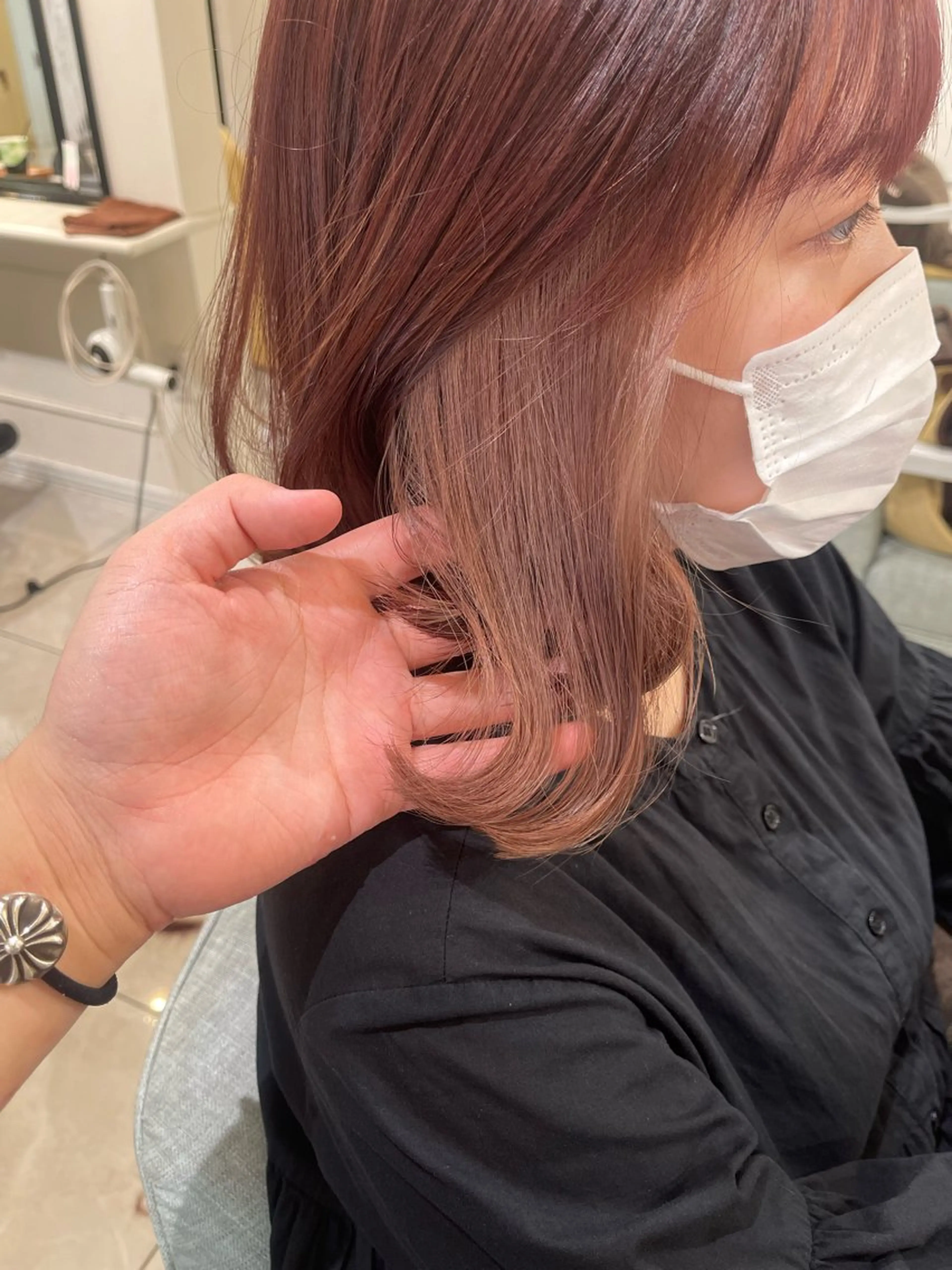 カラー 濱田輝レイヤー 韓国風 ハイトーンのヘアスタイル