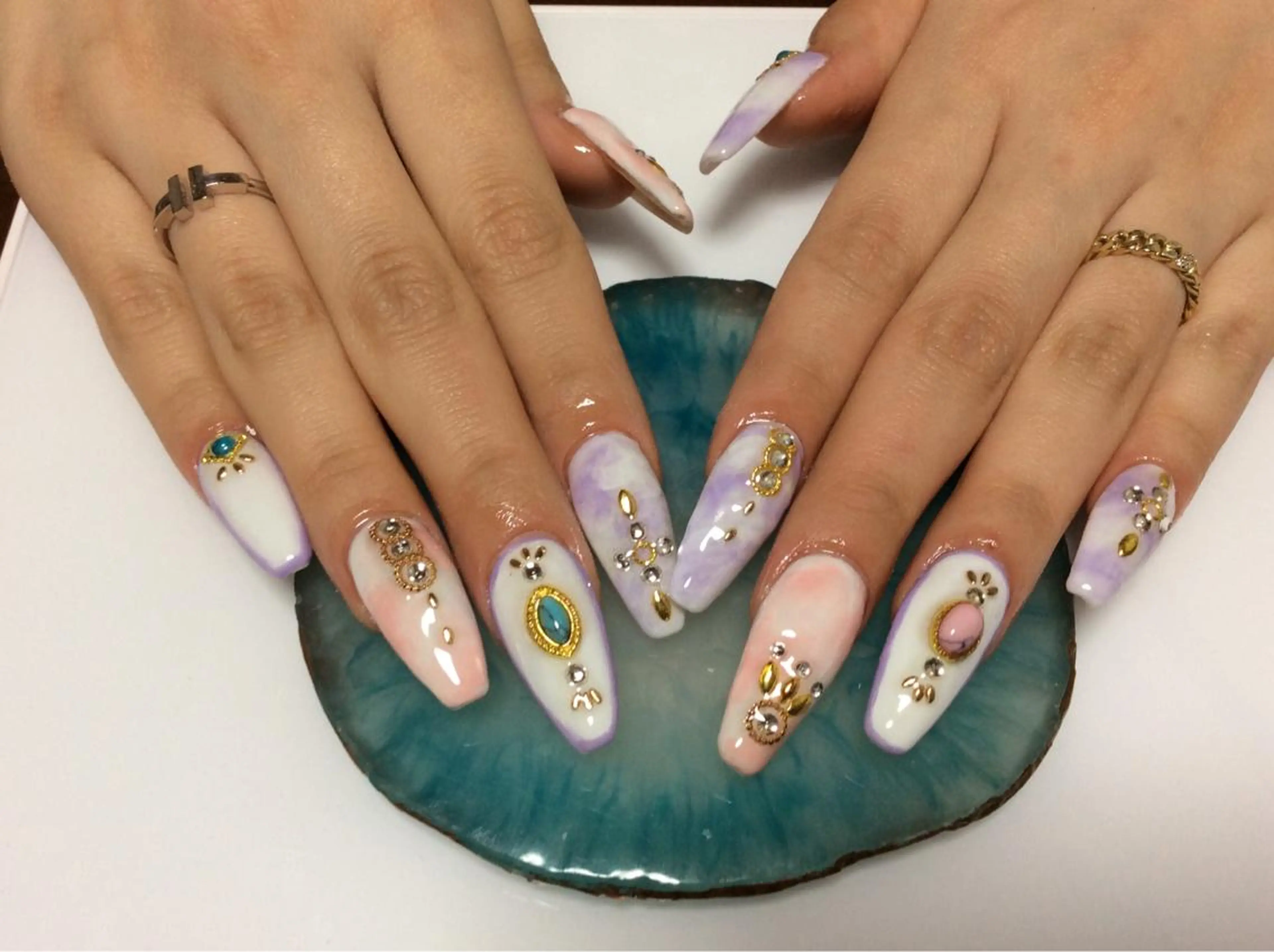 ネイル フラワー ムーンのネイルデザイン